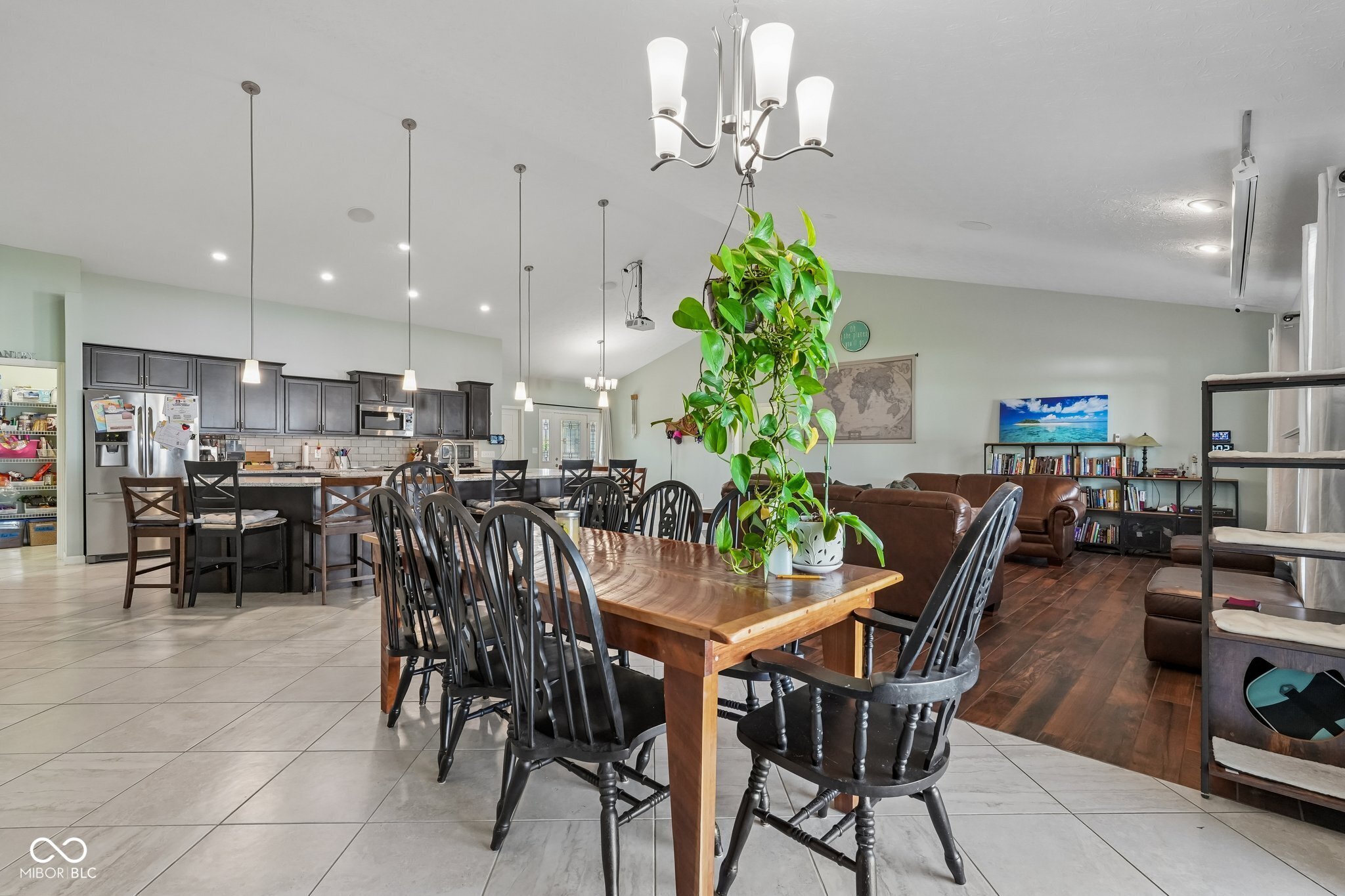 806 Foxglove Court