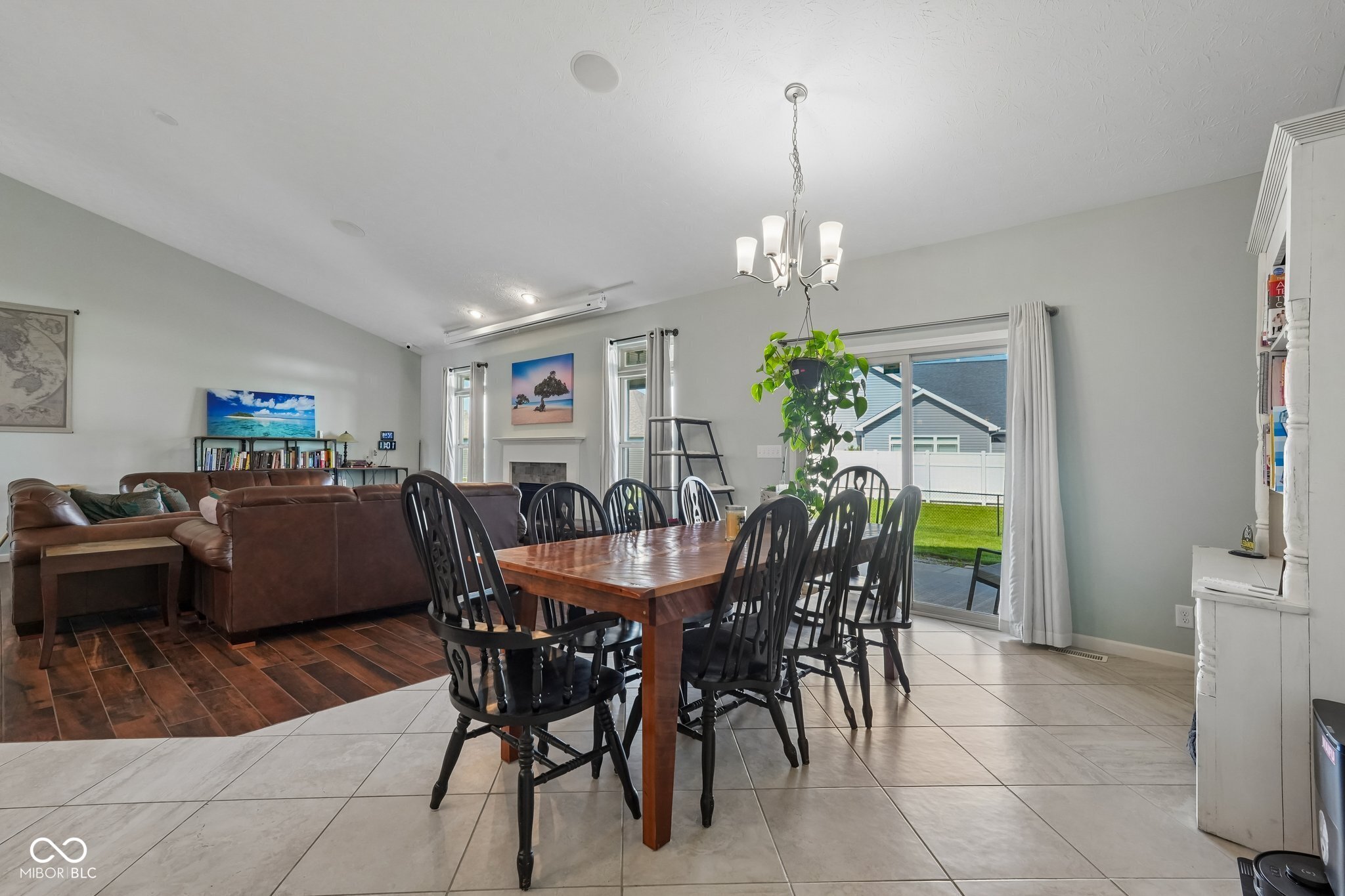 806 Foxglove Court