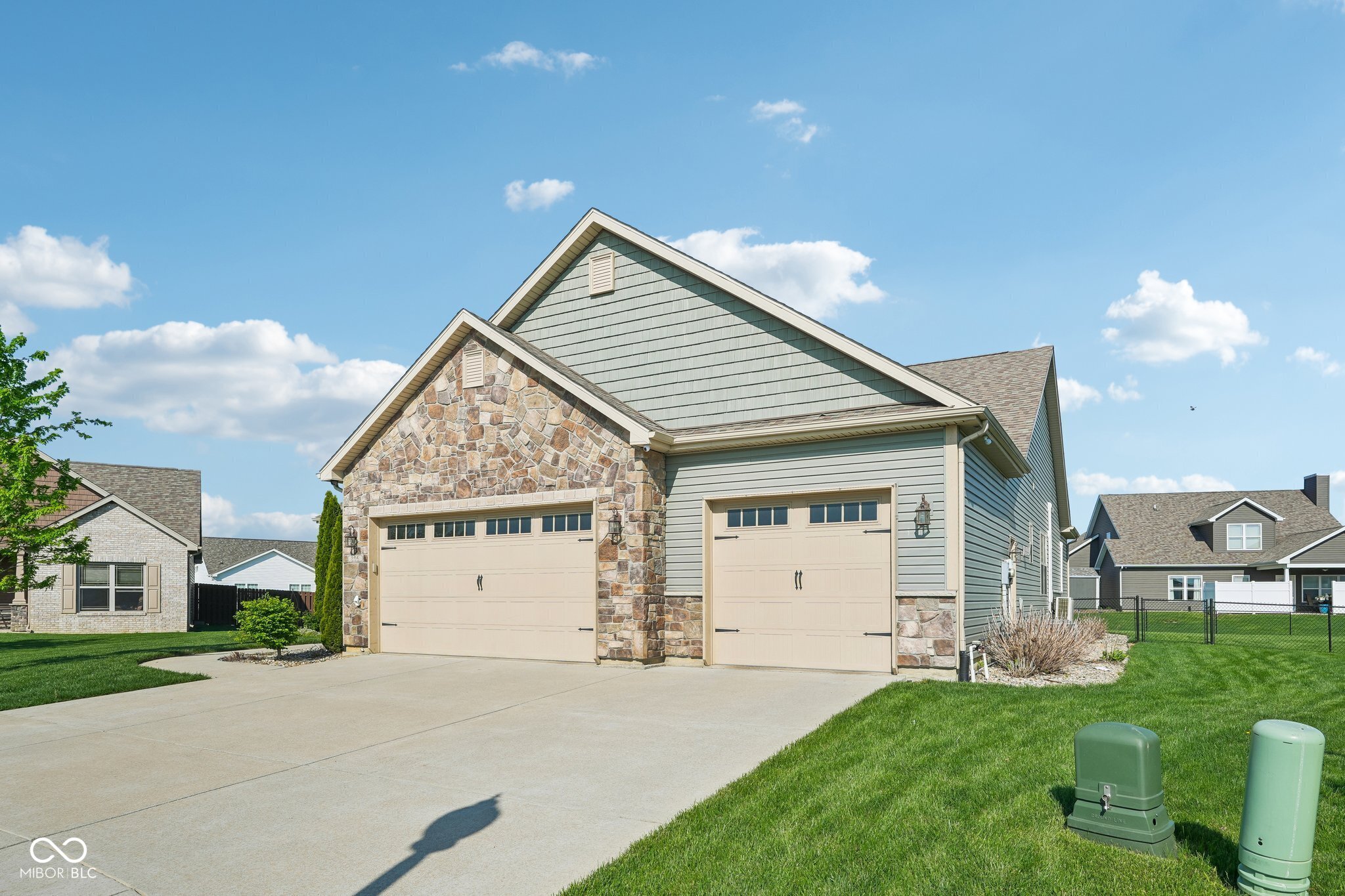 806 Foxglove Court