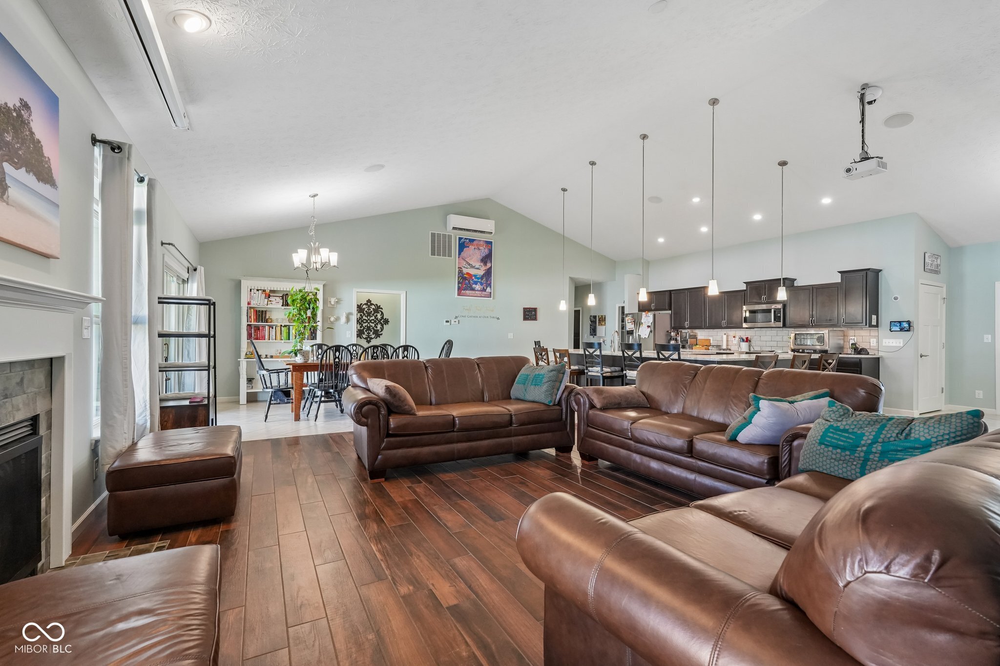 806 Foxglove Court