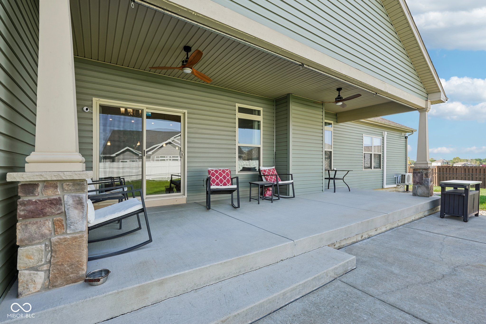 806 Foxglove Court