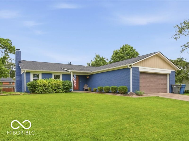 6725 Lakeknoll Drive