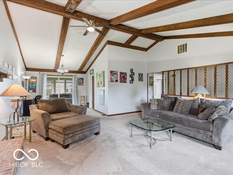 6725 Lakeknoll Drive