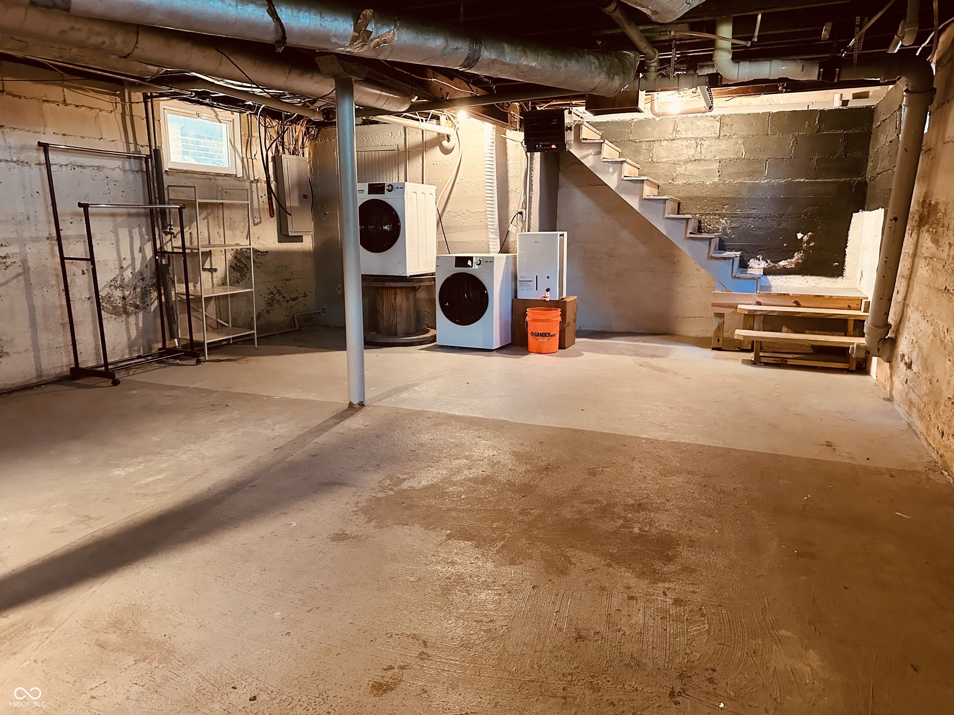 33 W Mechanic Street