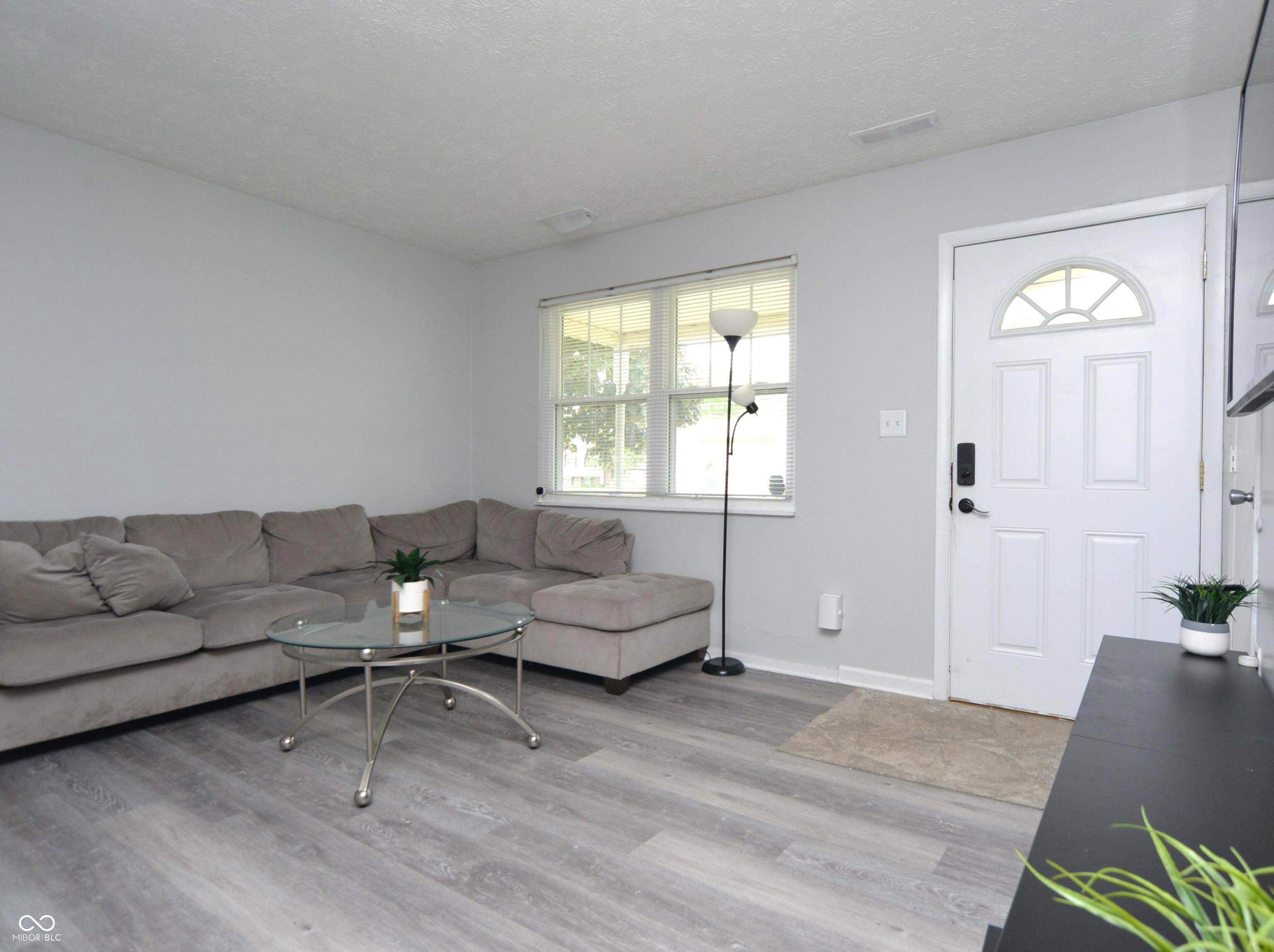 5423 Lobo Drive