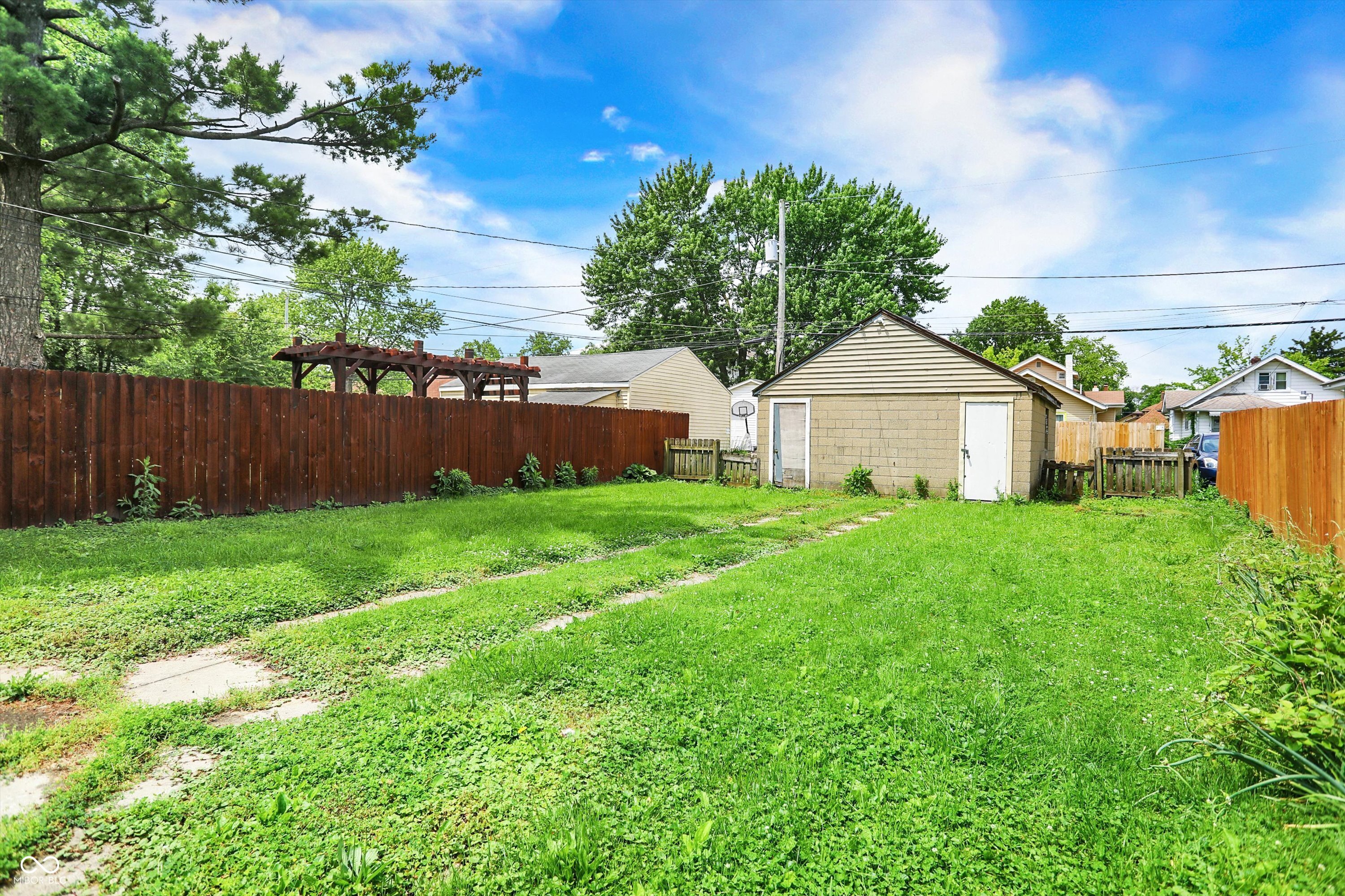 628 N Riley Avenue