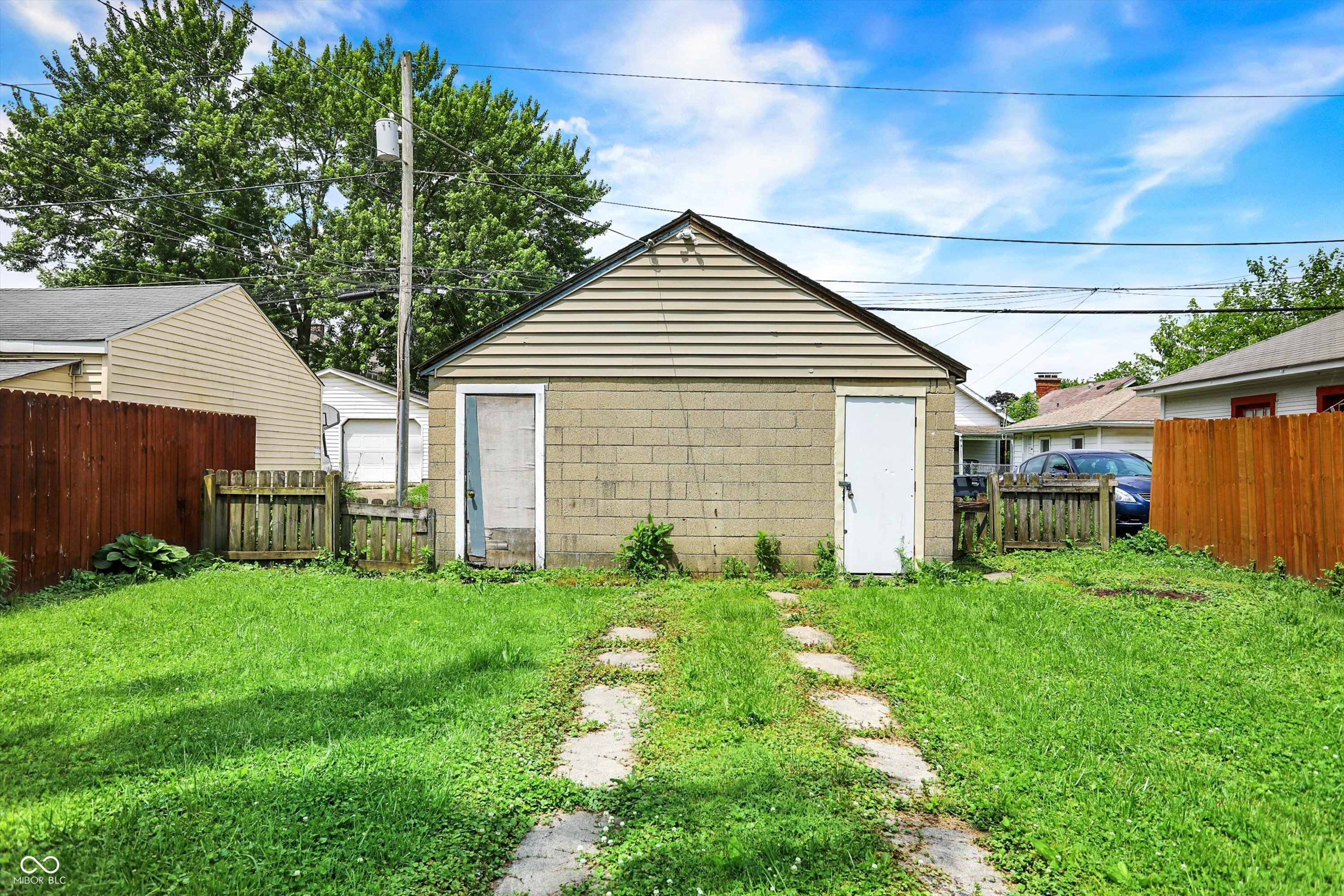628 N Riley Avenue