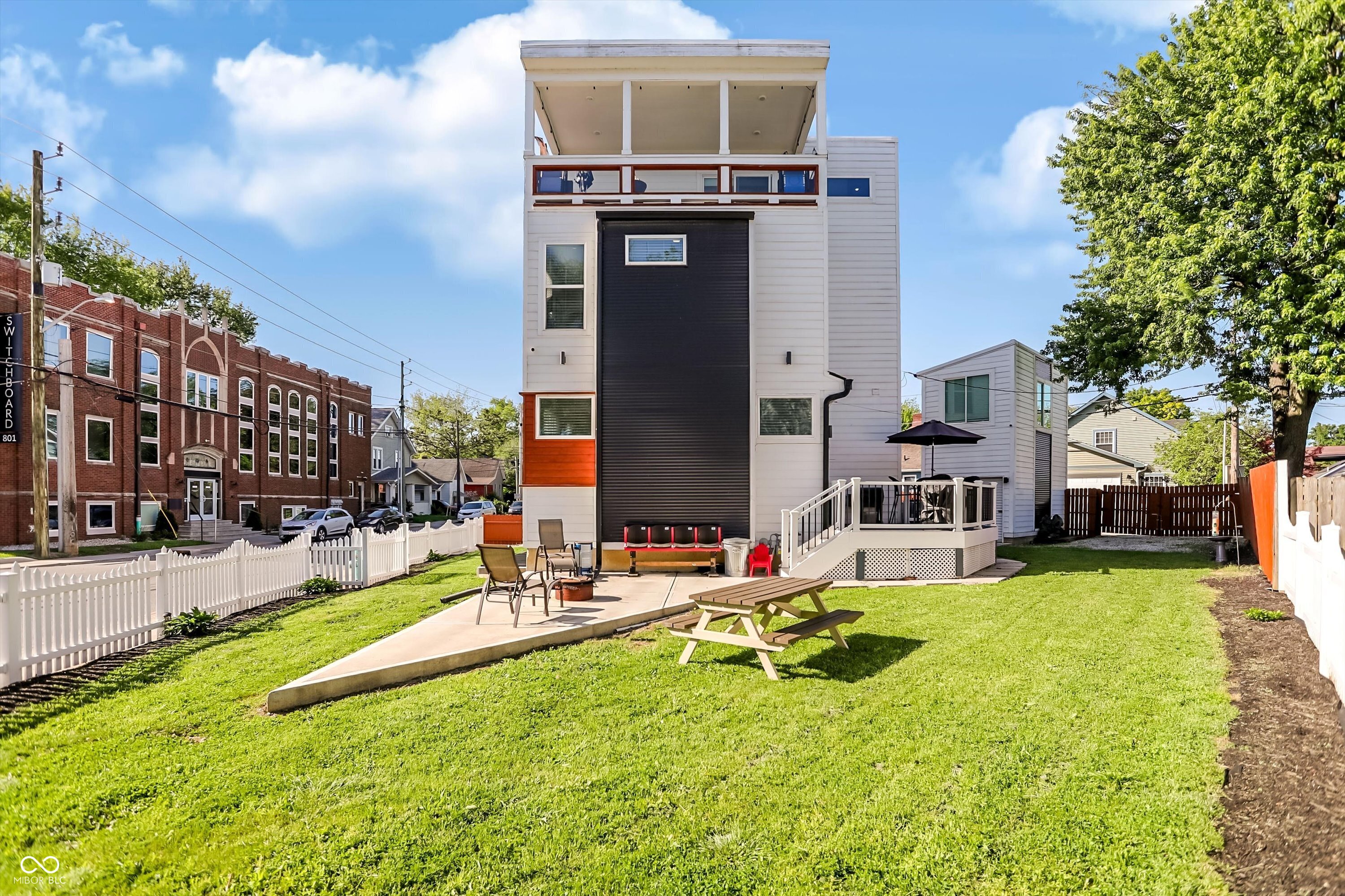 806 Shelby Street