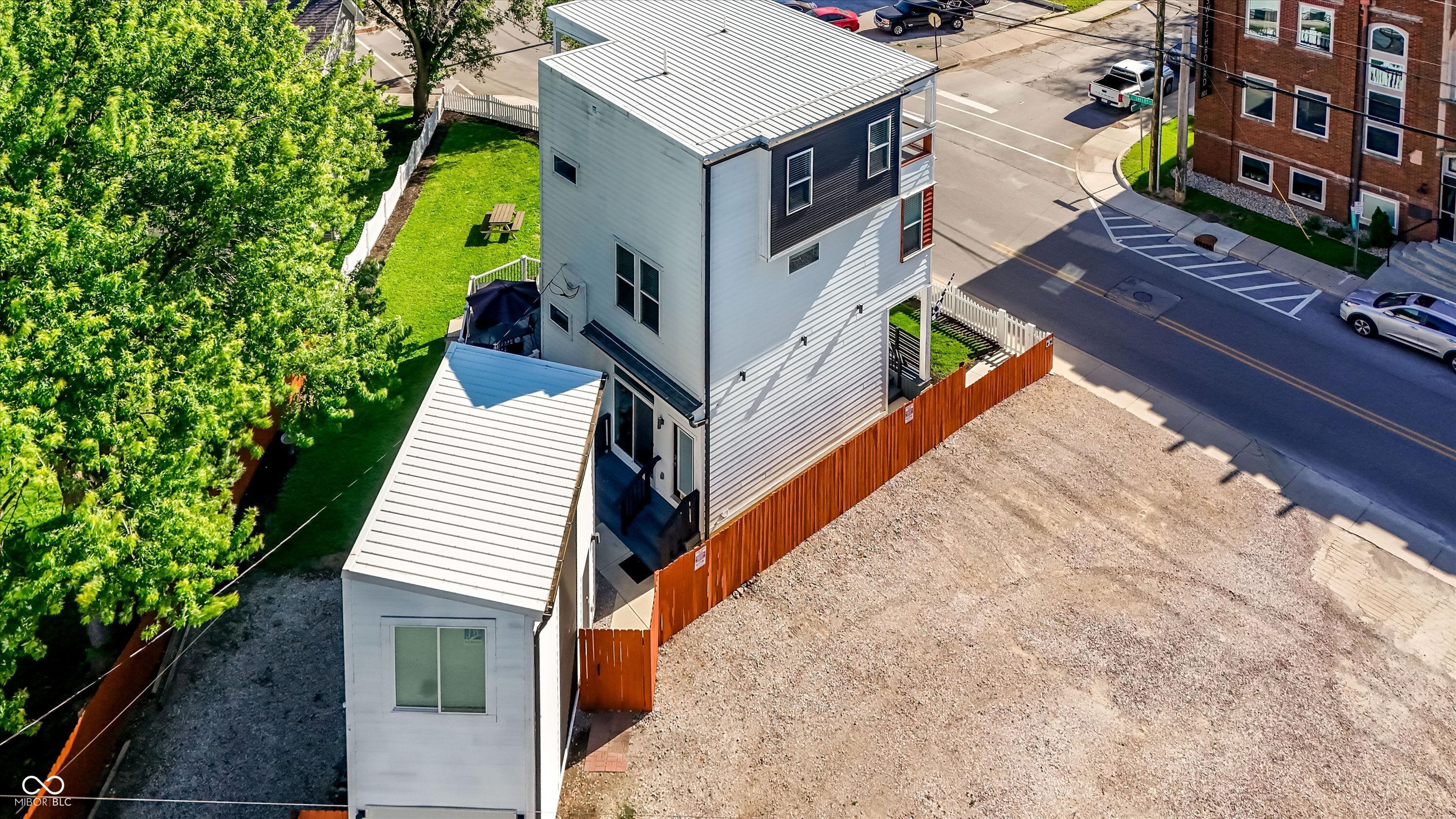 806 Shelby Street