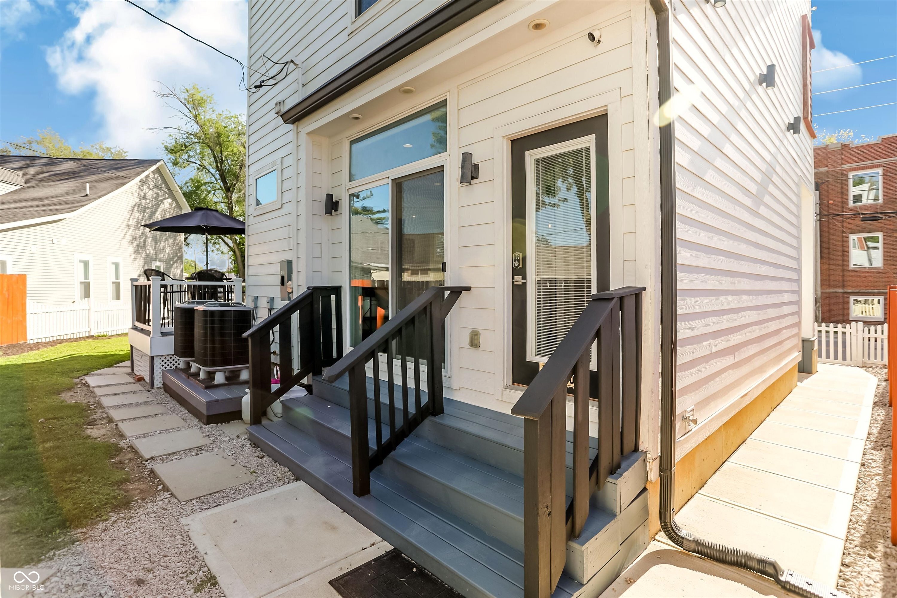 806 Shelby Street