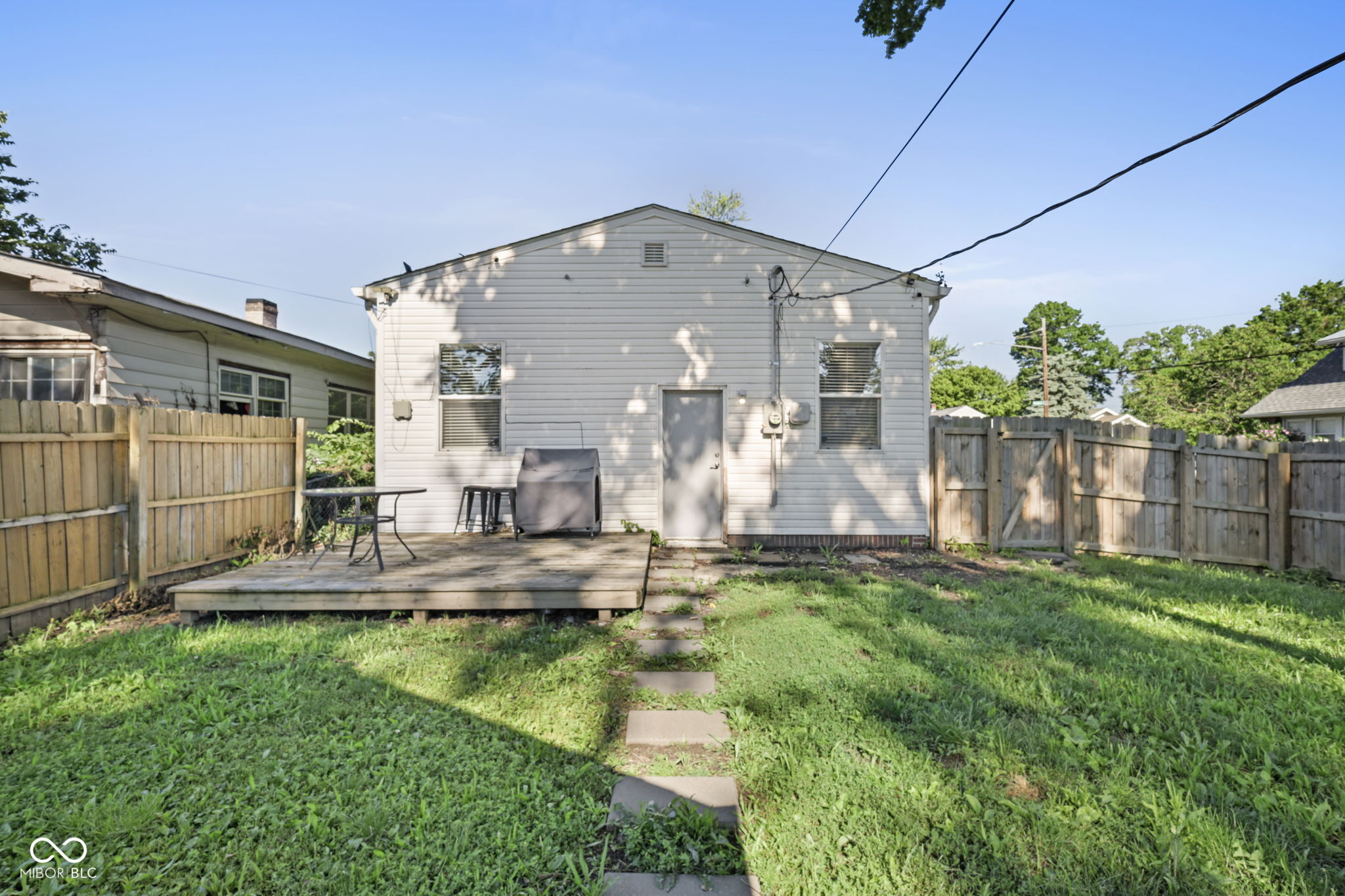 621 N Bradley Avenue
