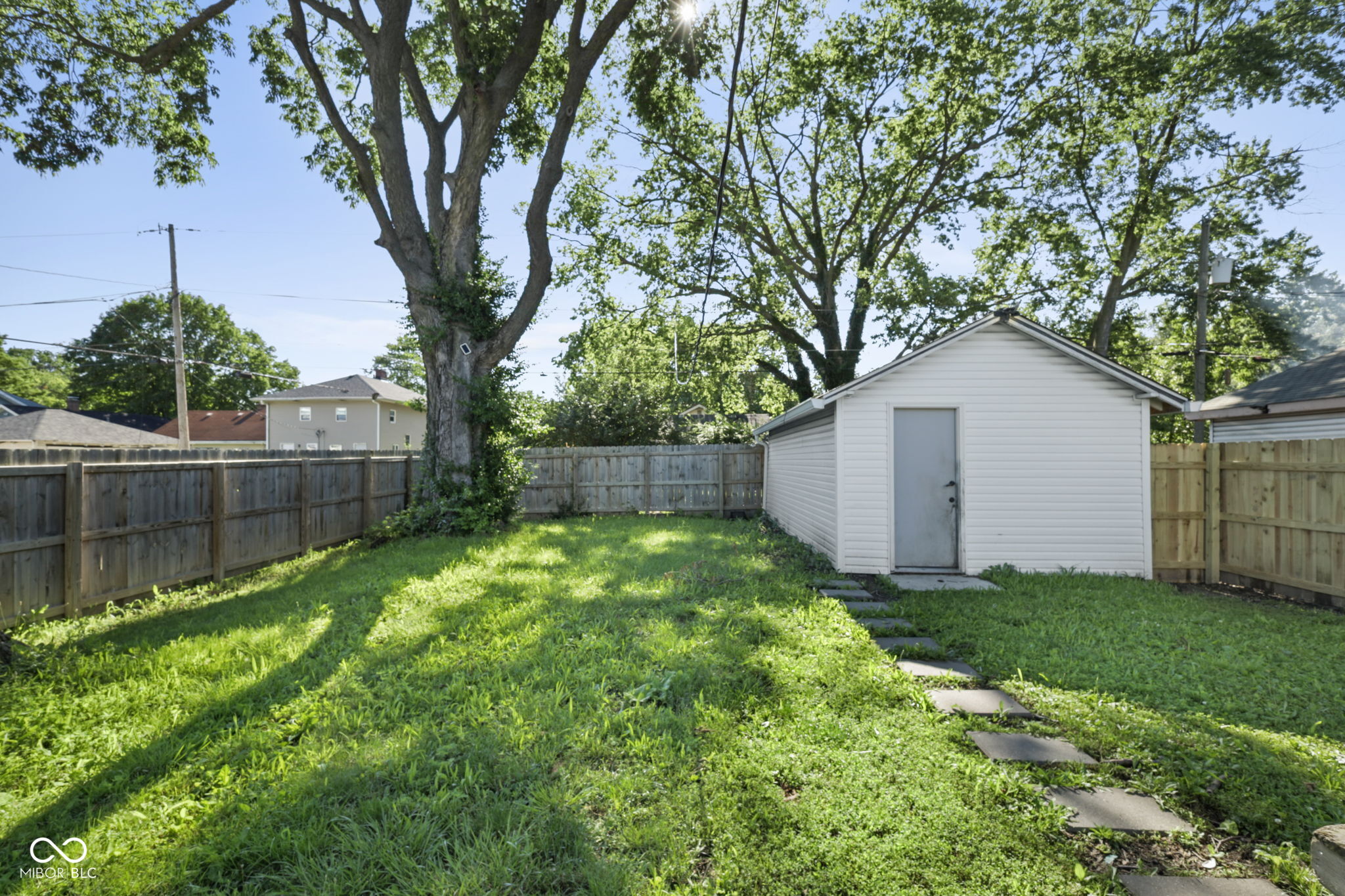 621 N Bradley Avenue