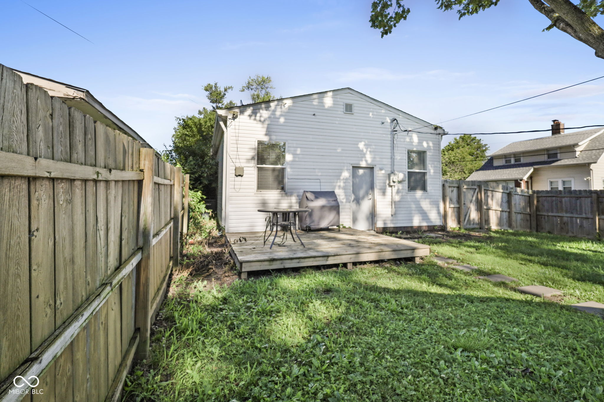 621 N Bradley Avenue