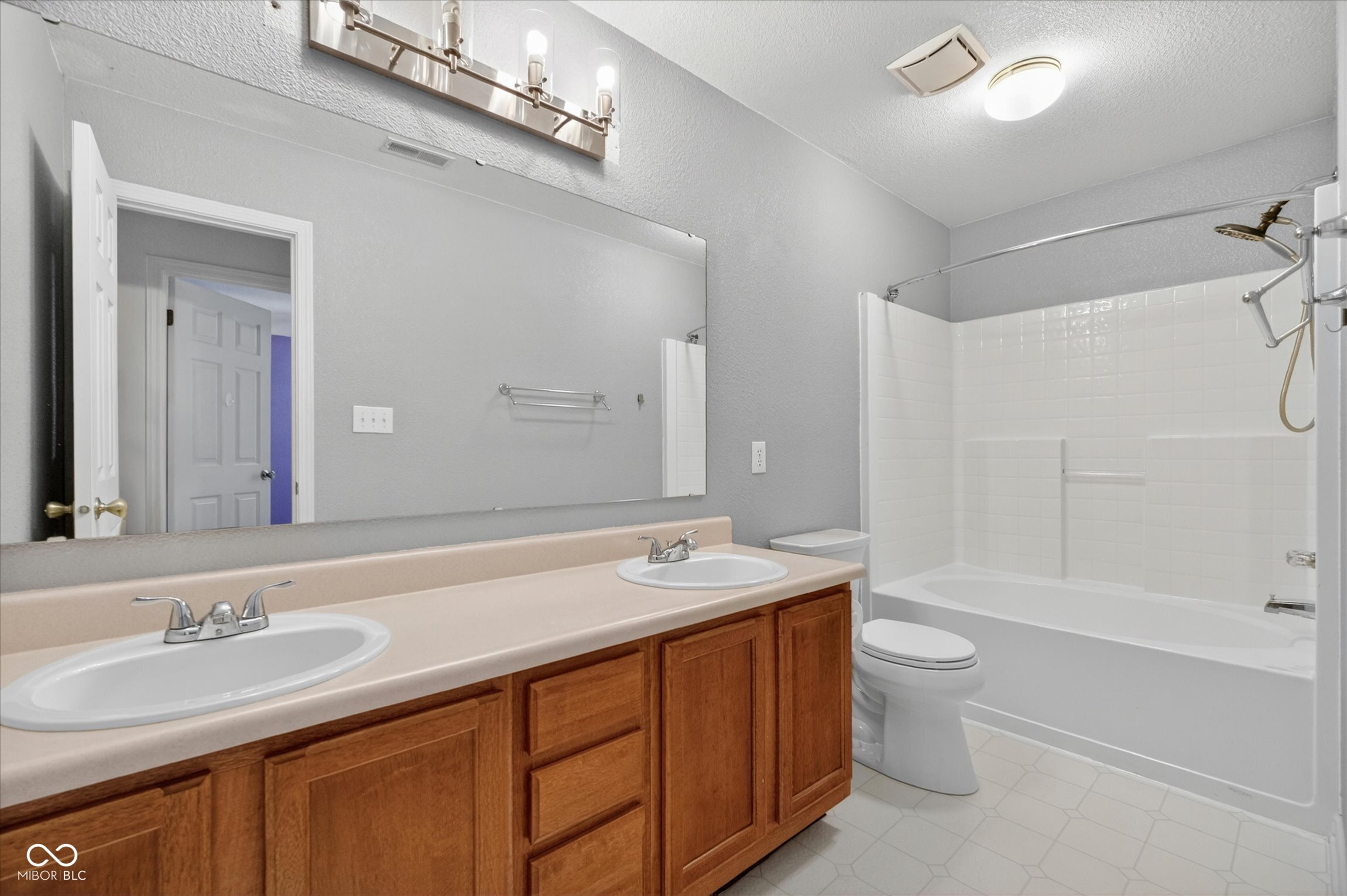 1 Somerset Circle