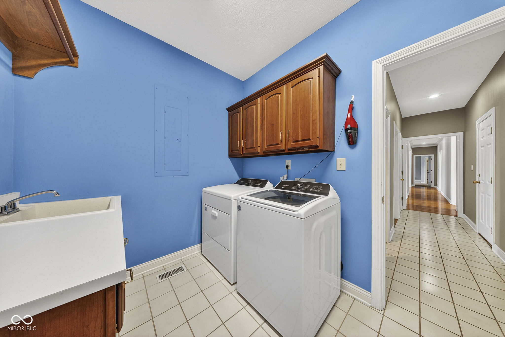 5553 Salem Drive N