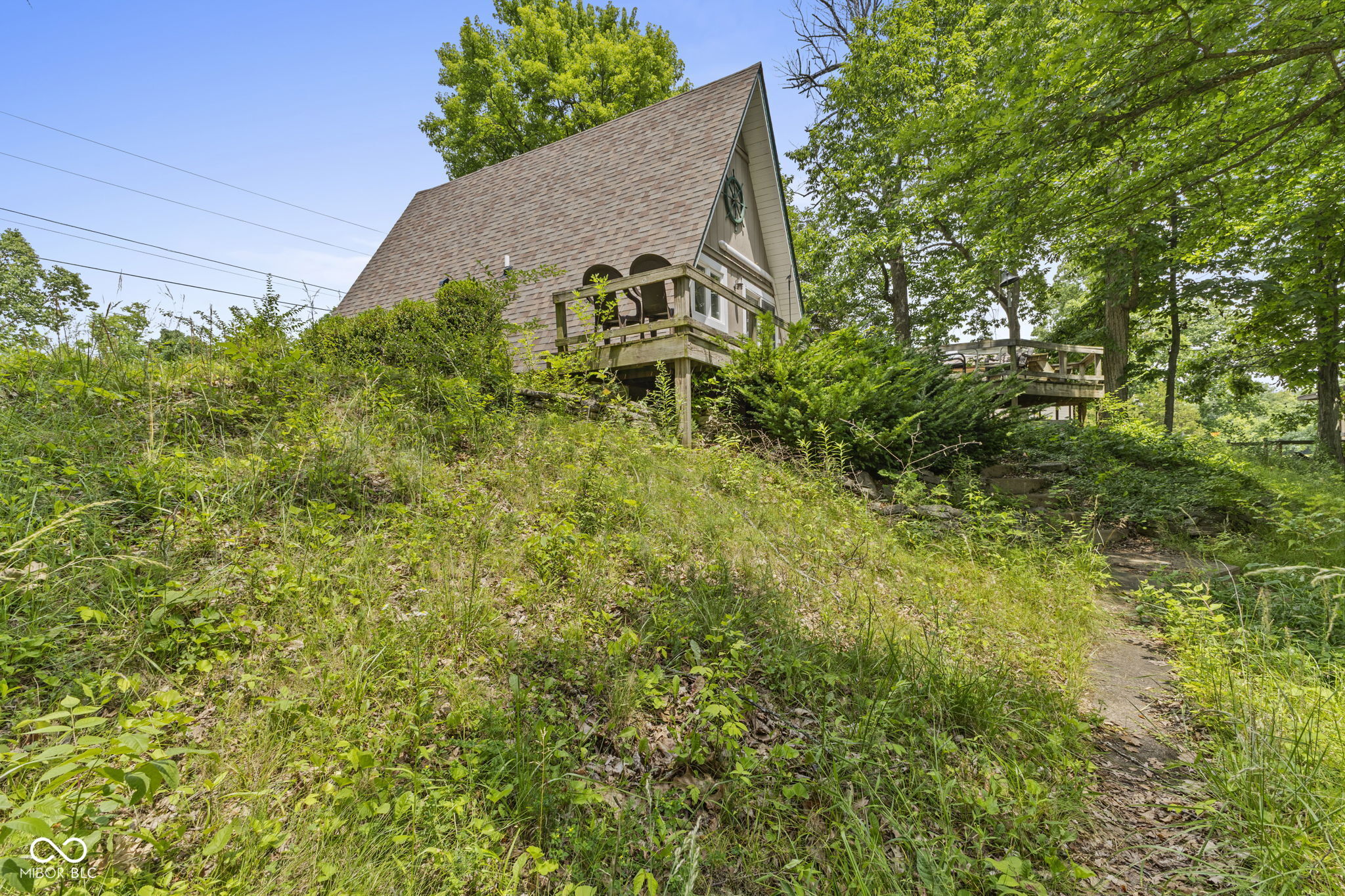 5801 Paradise Drive