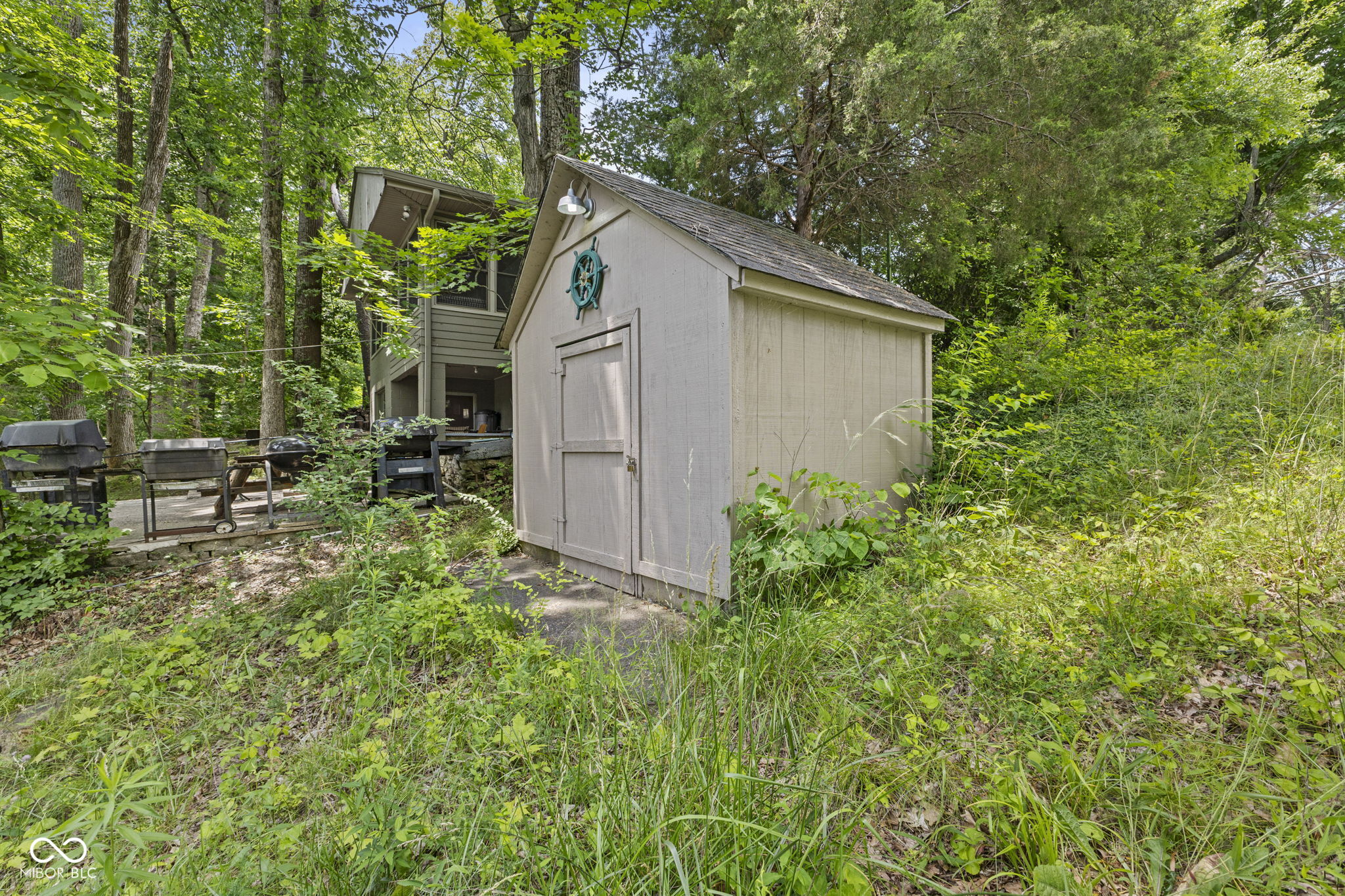 5801 Paradise Drive