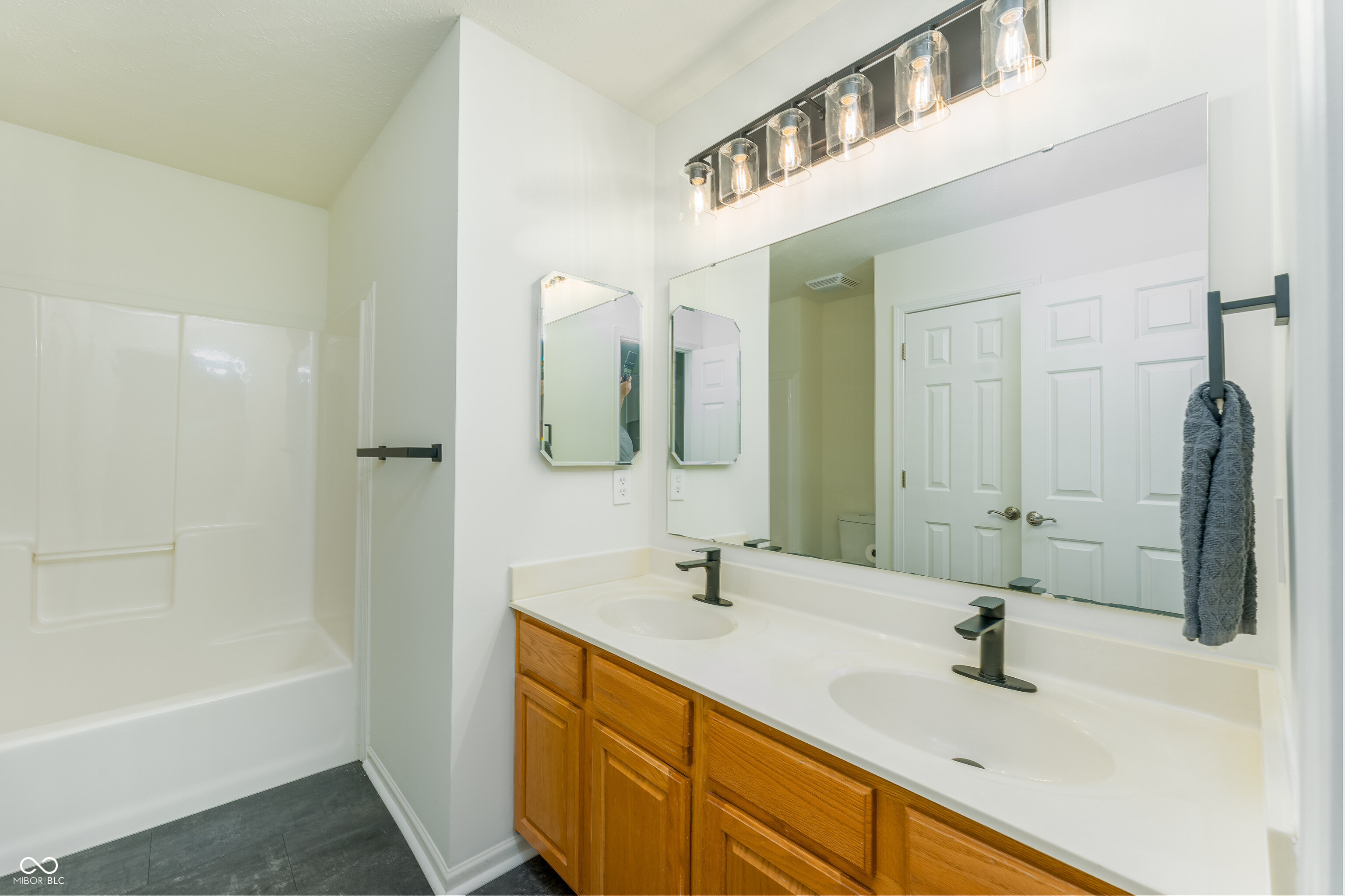 8508 Weaver Woods