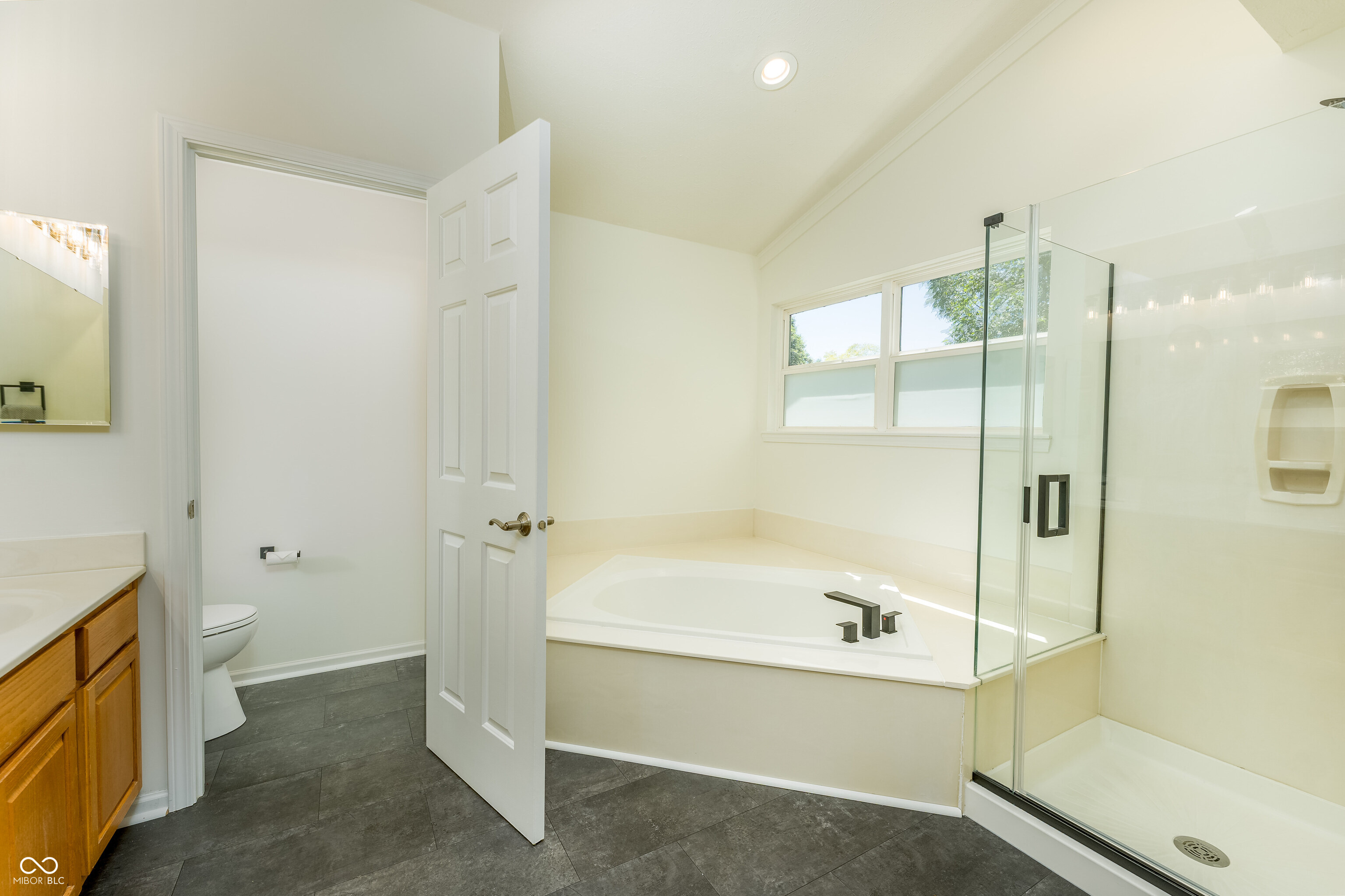 8508 Weaver Woods