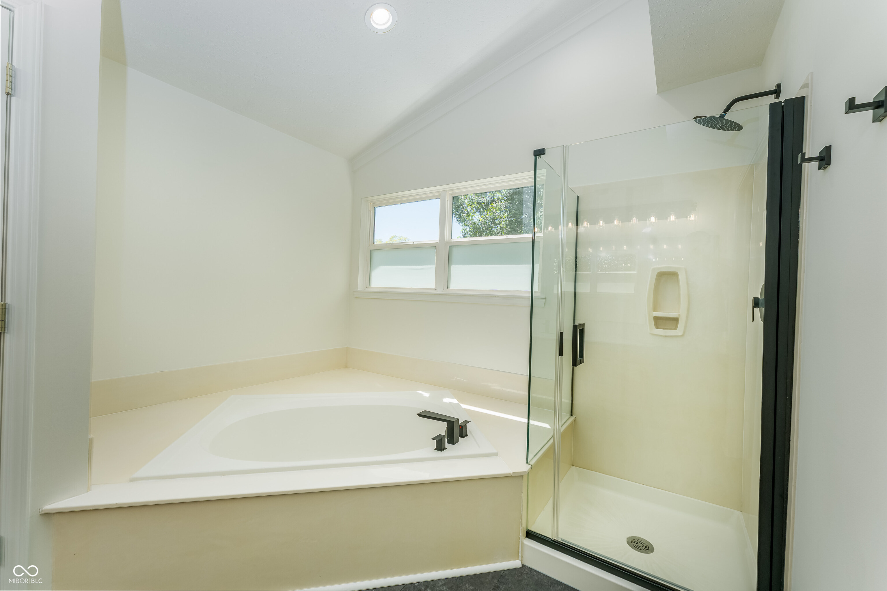 8508 Weaver Woods
