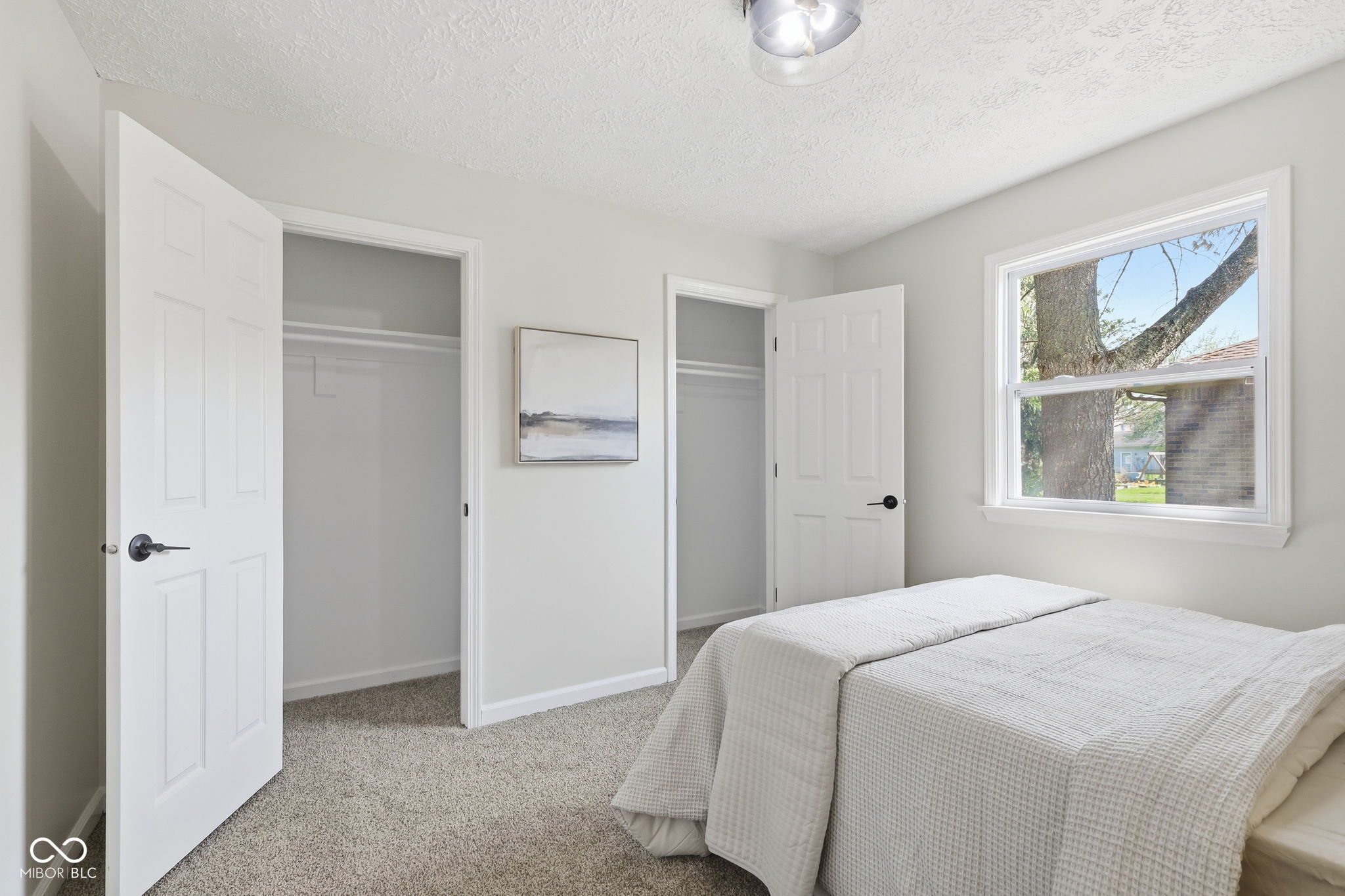 2204 Walnut Way