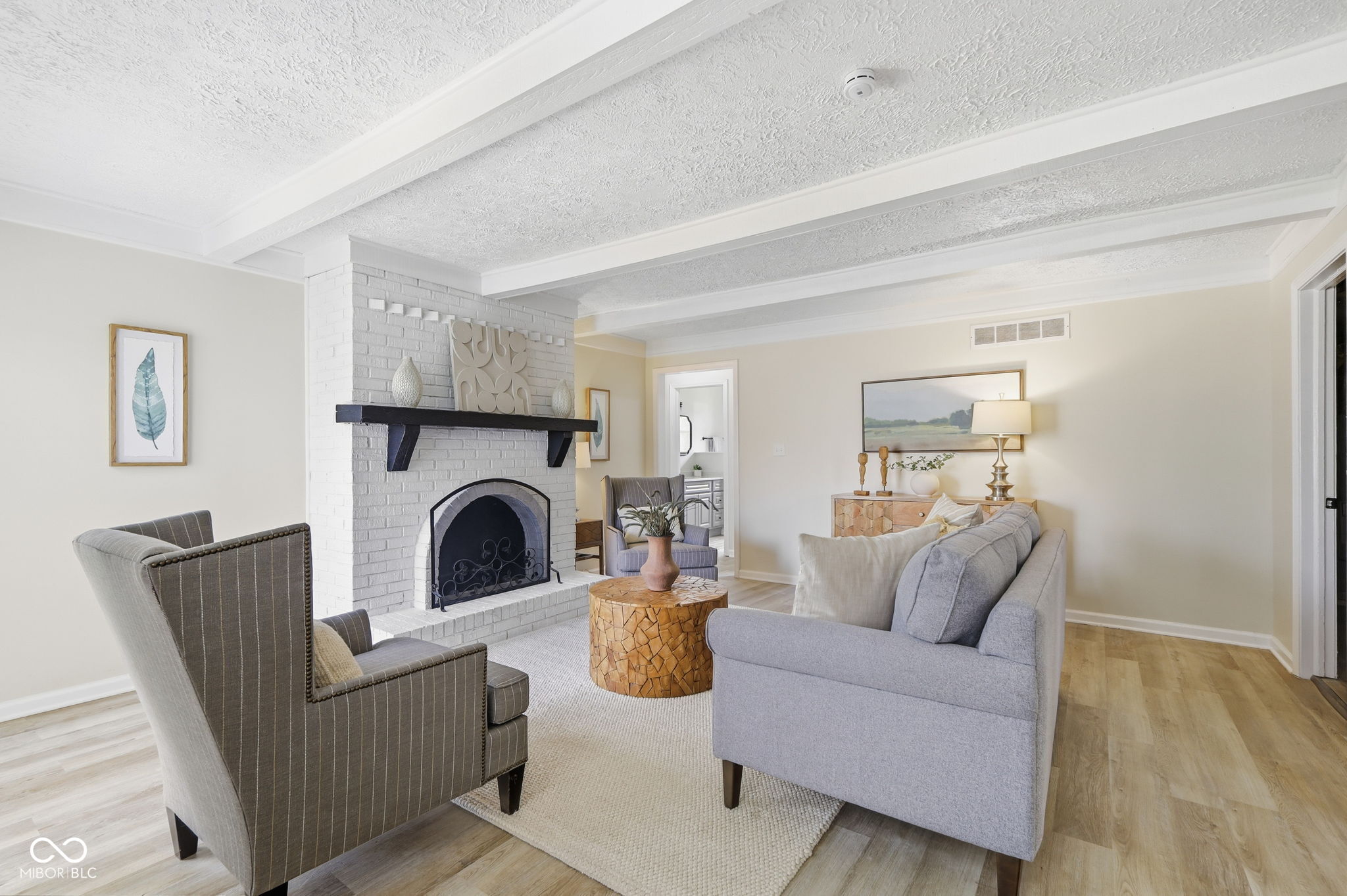 2204 Walnut Way