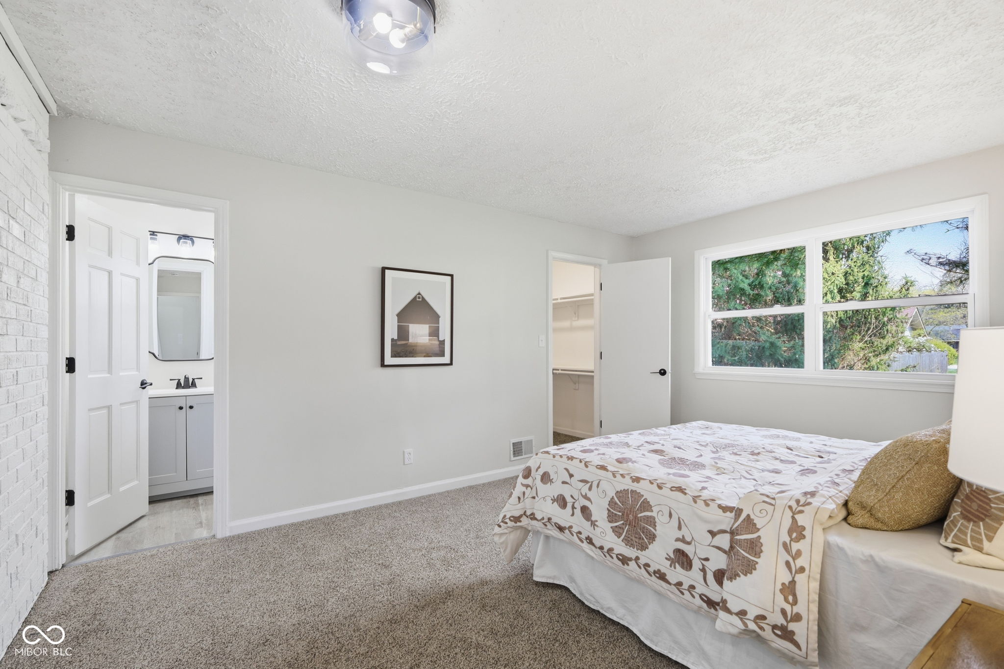 2204 Walnut Way