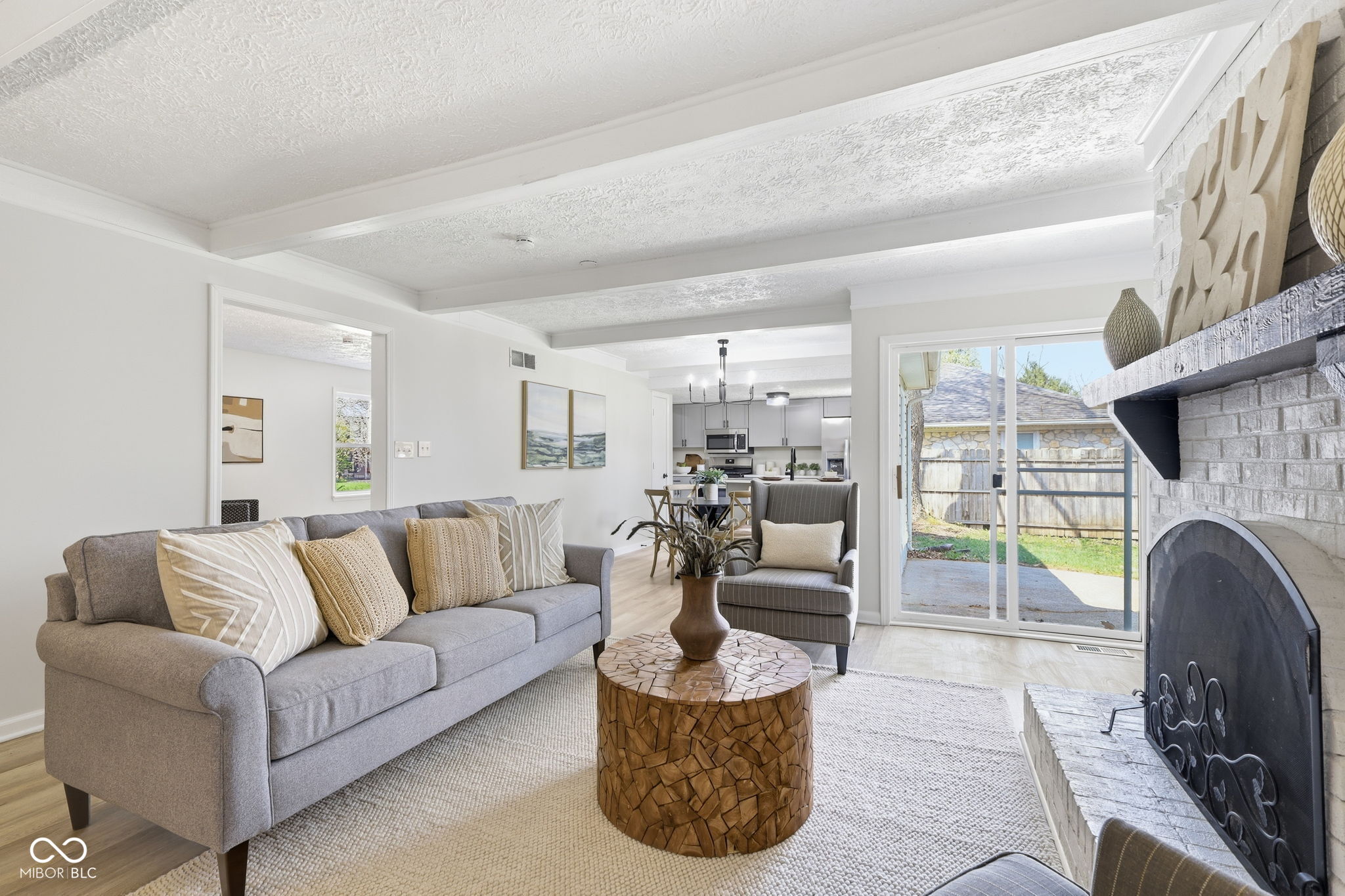 2204 Walnut Way