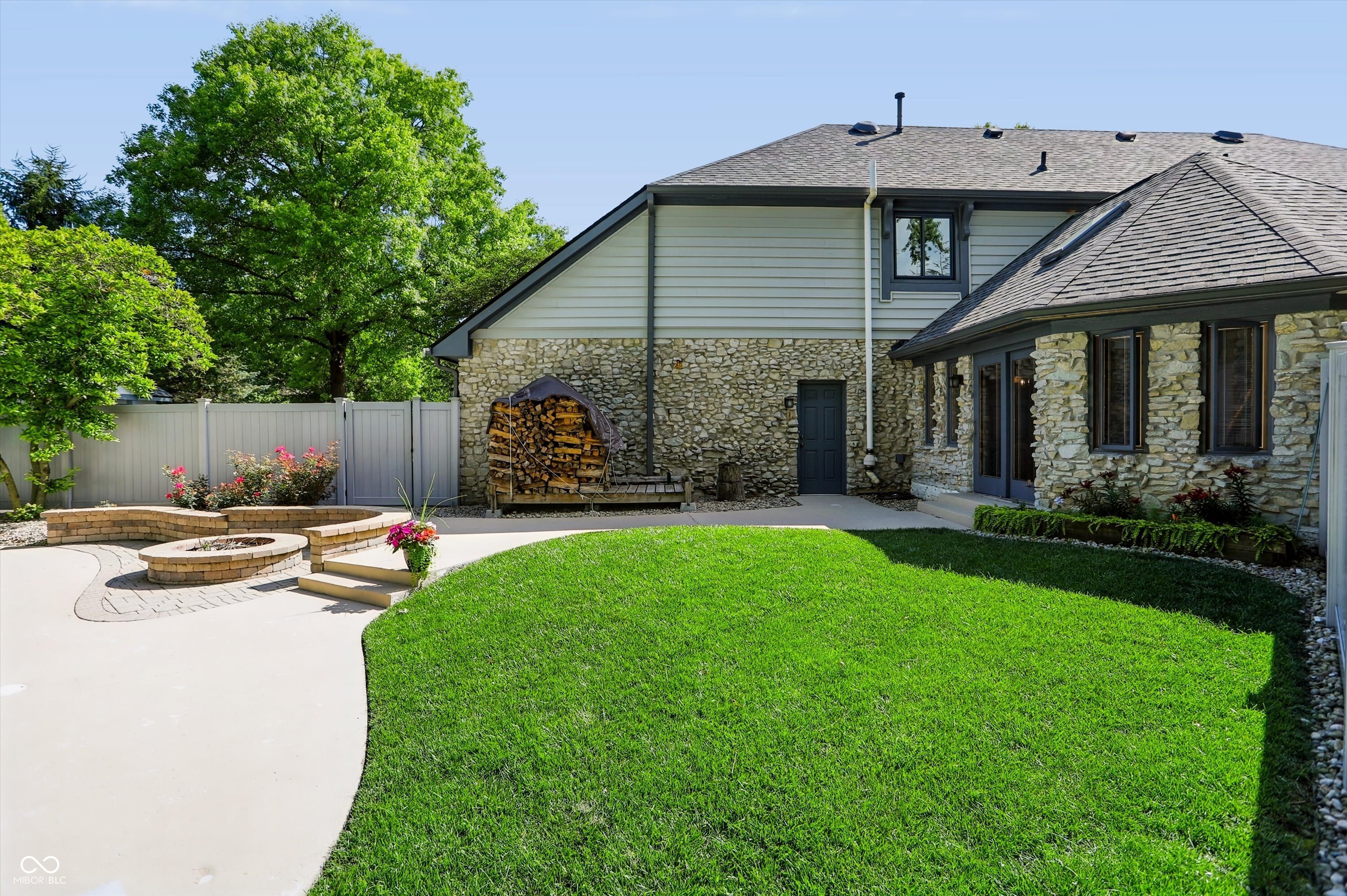 6717 La Tour Circle