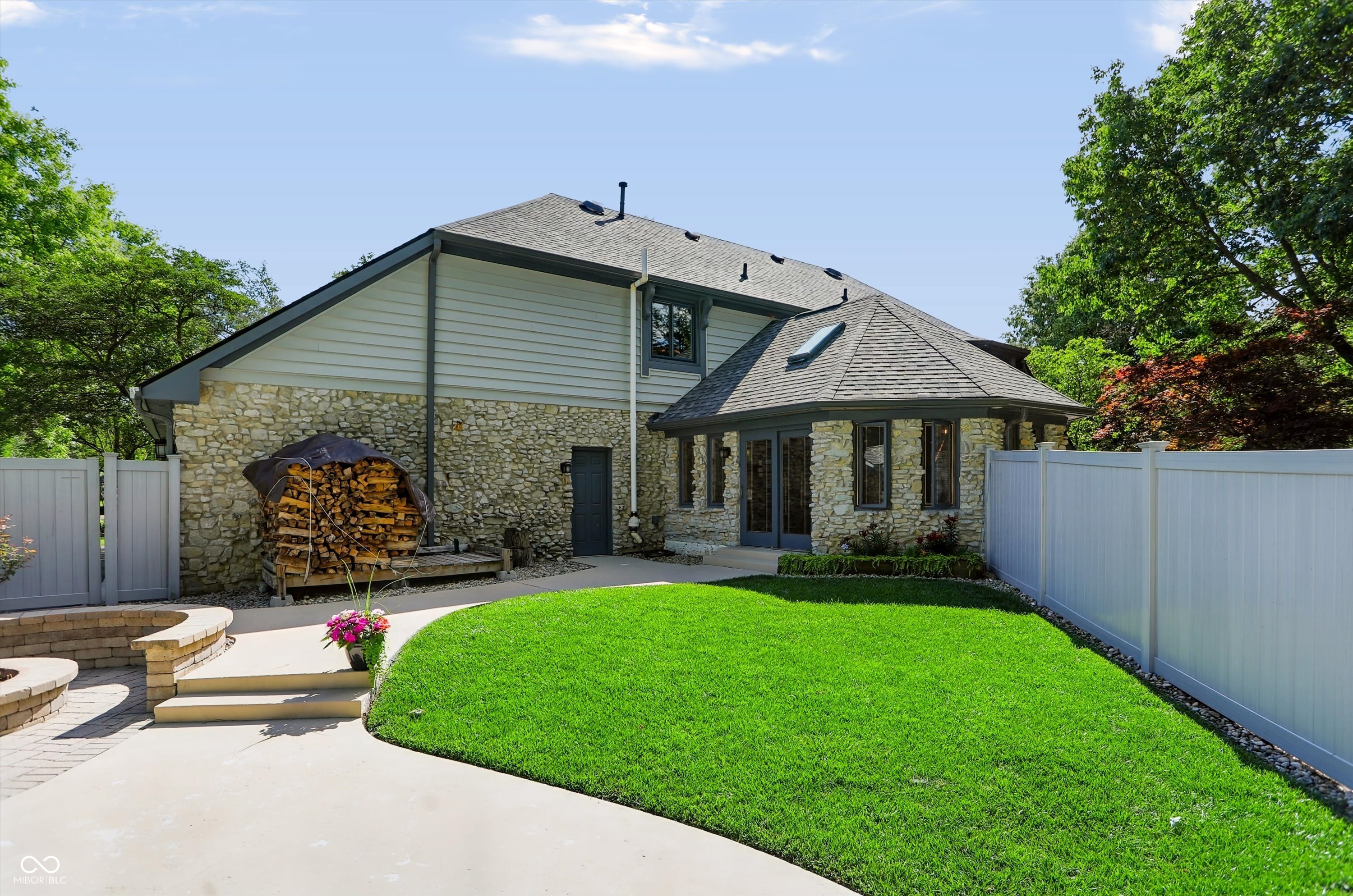 6717 La Tour Circle
