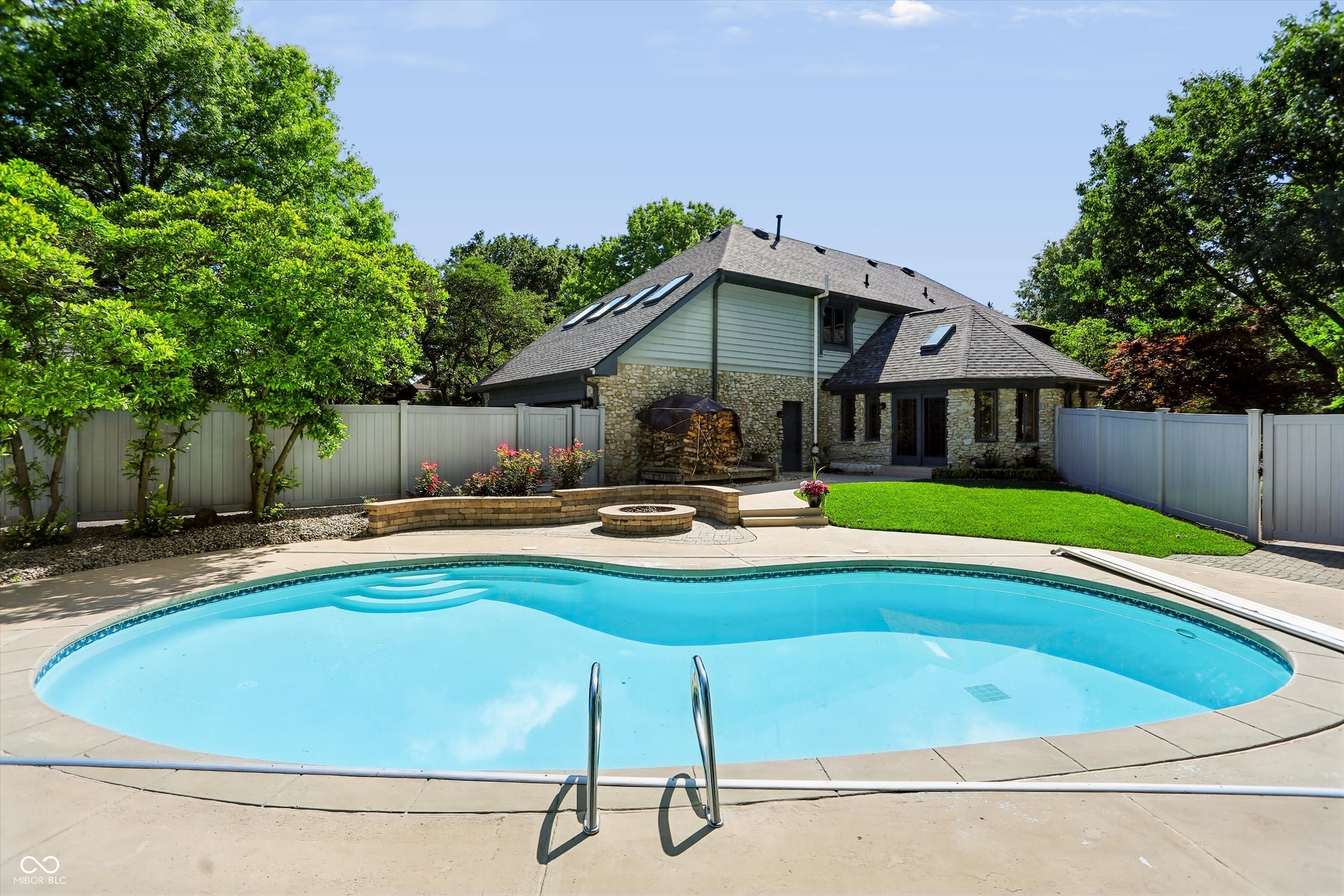 6717 La Tour Circle