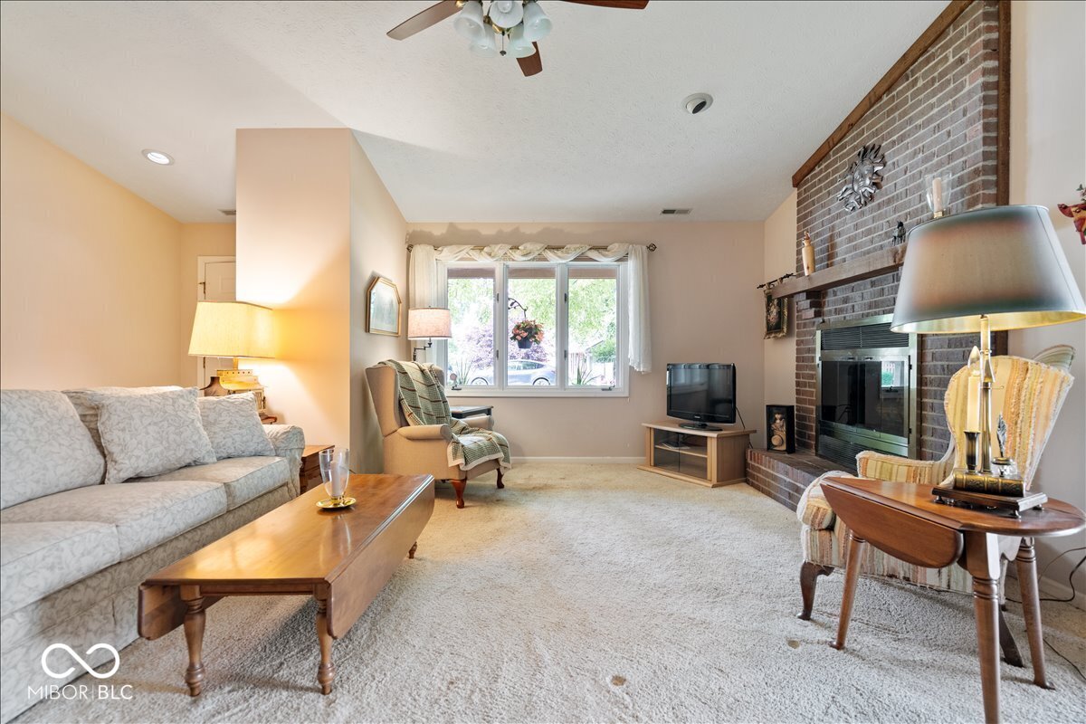 7438 Prairie Lake Drive