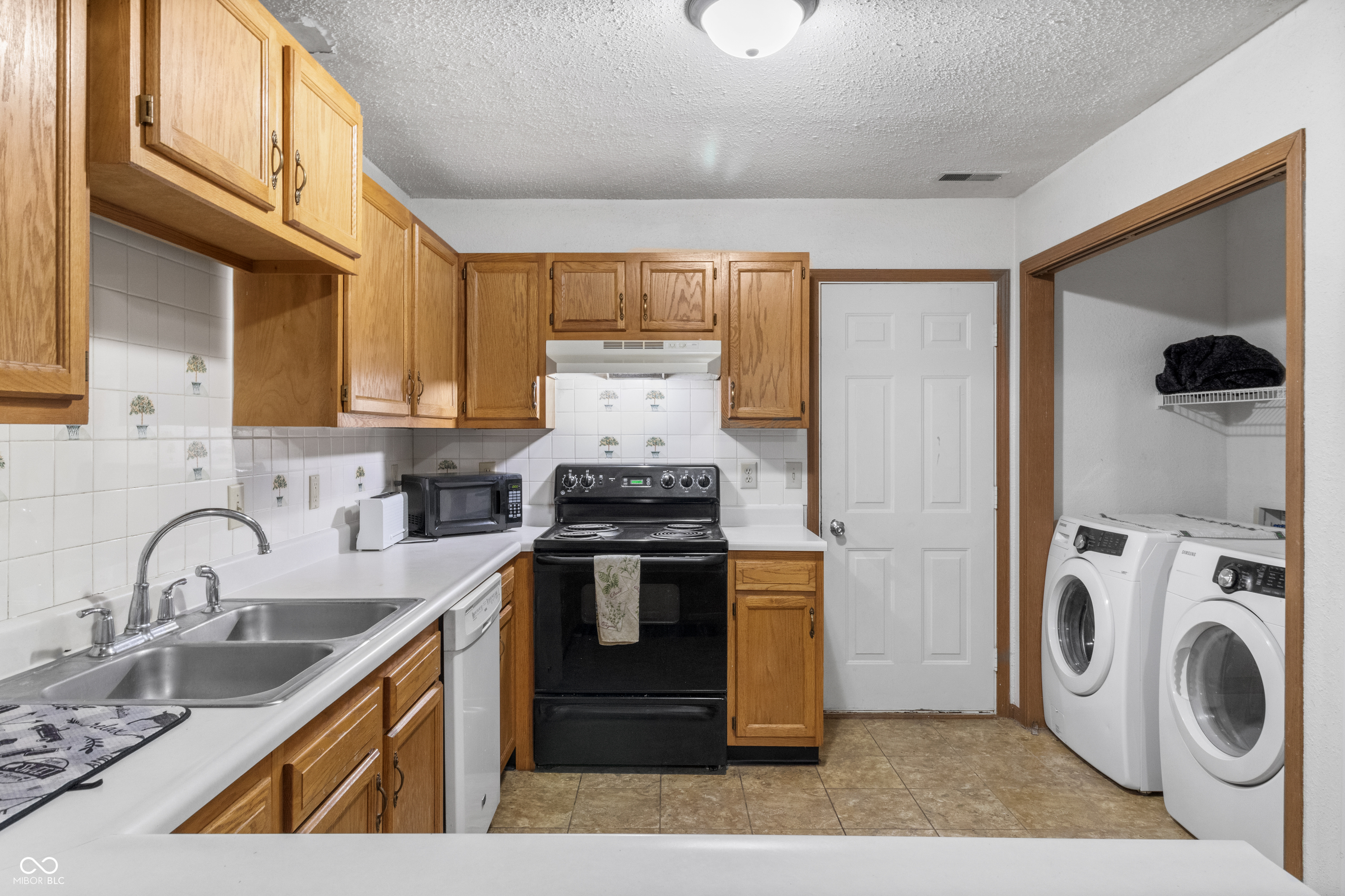 1216 Country Creek Circle