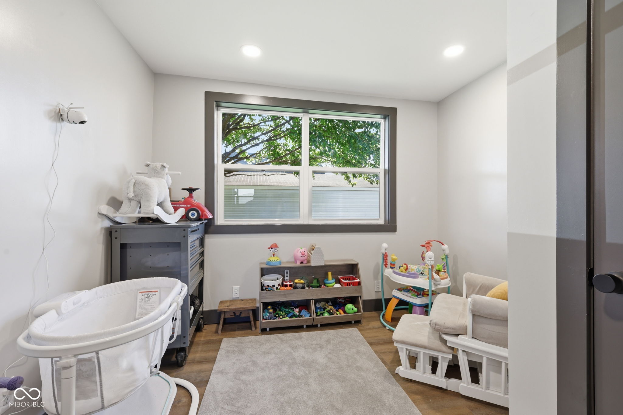 20 W Locust Street