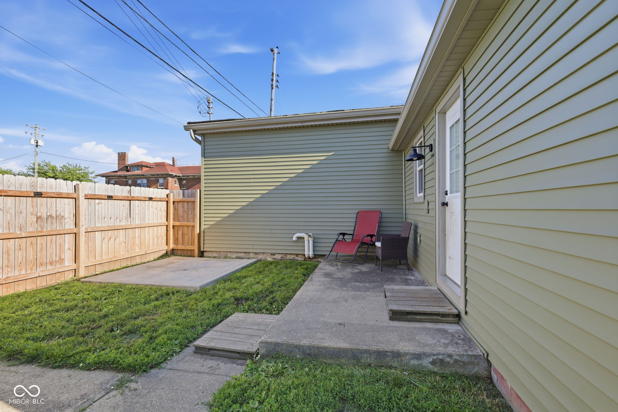 20 W Locust Street