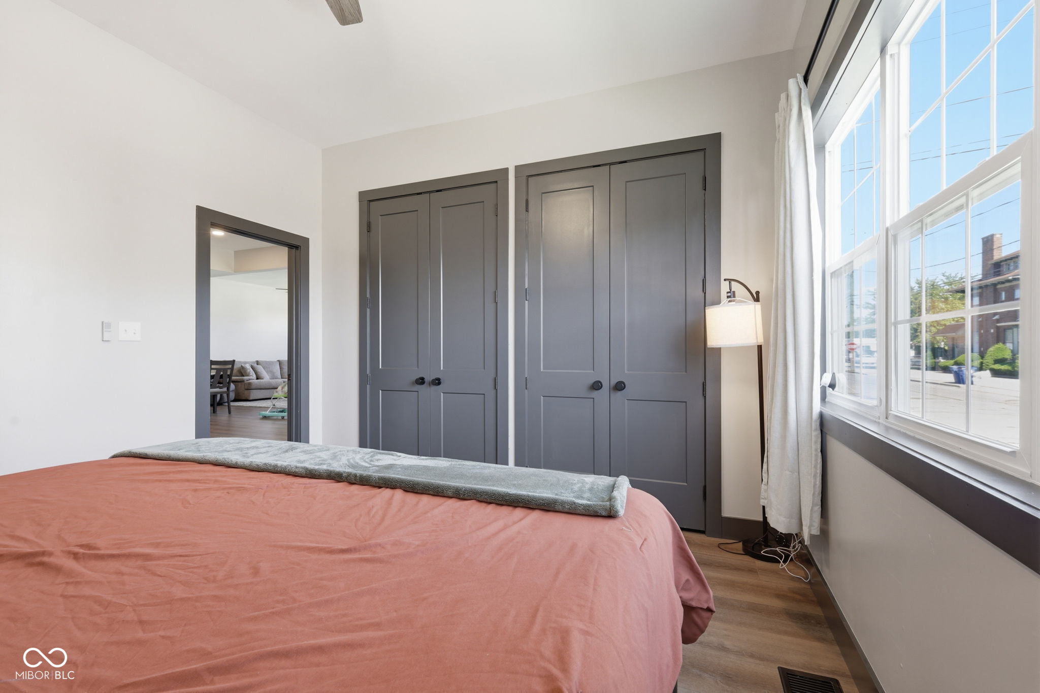 20 W Locust Street