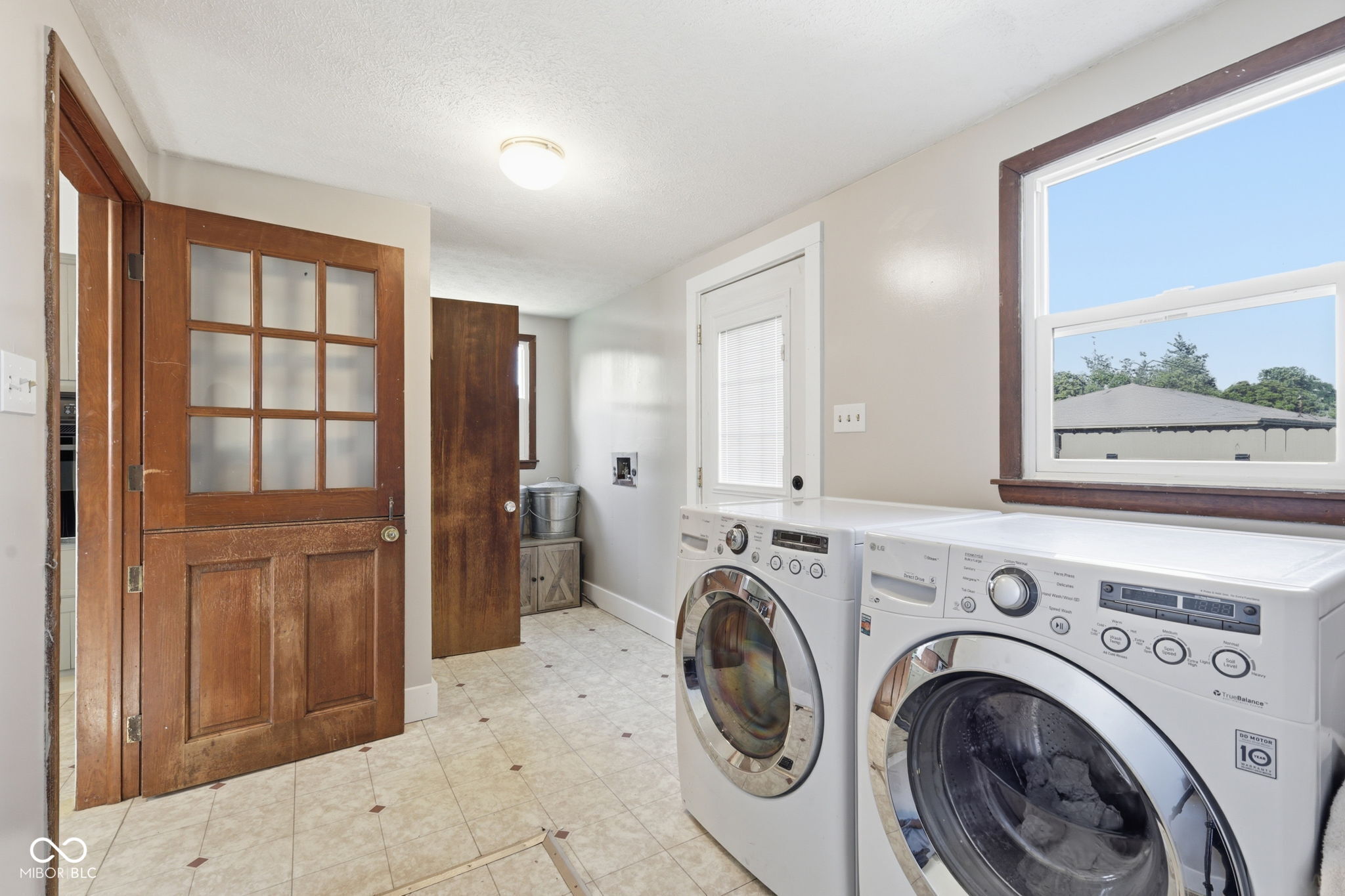 20 W Locust Street