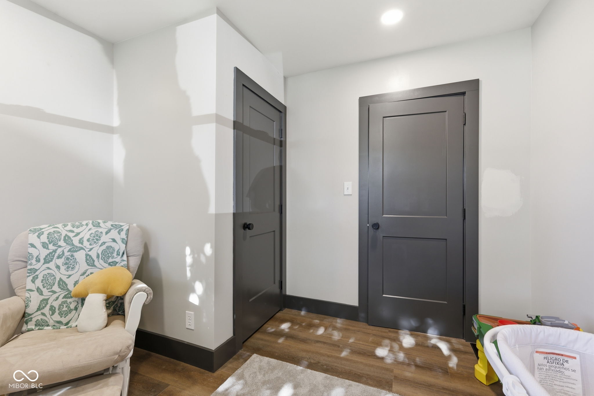 20 W Locust Street