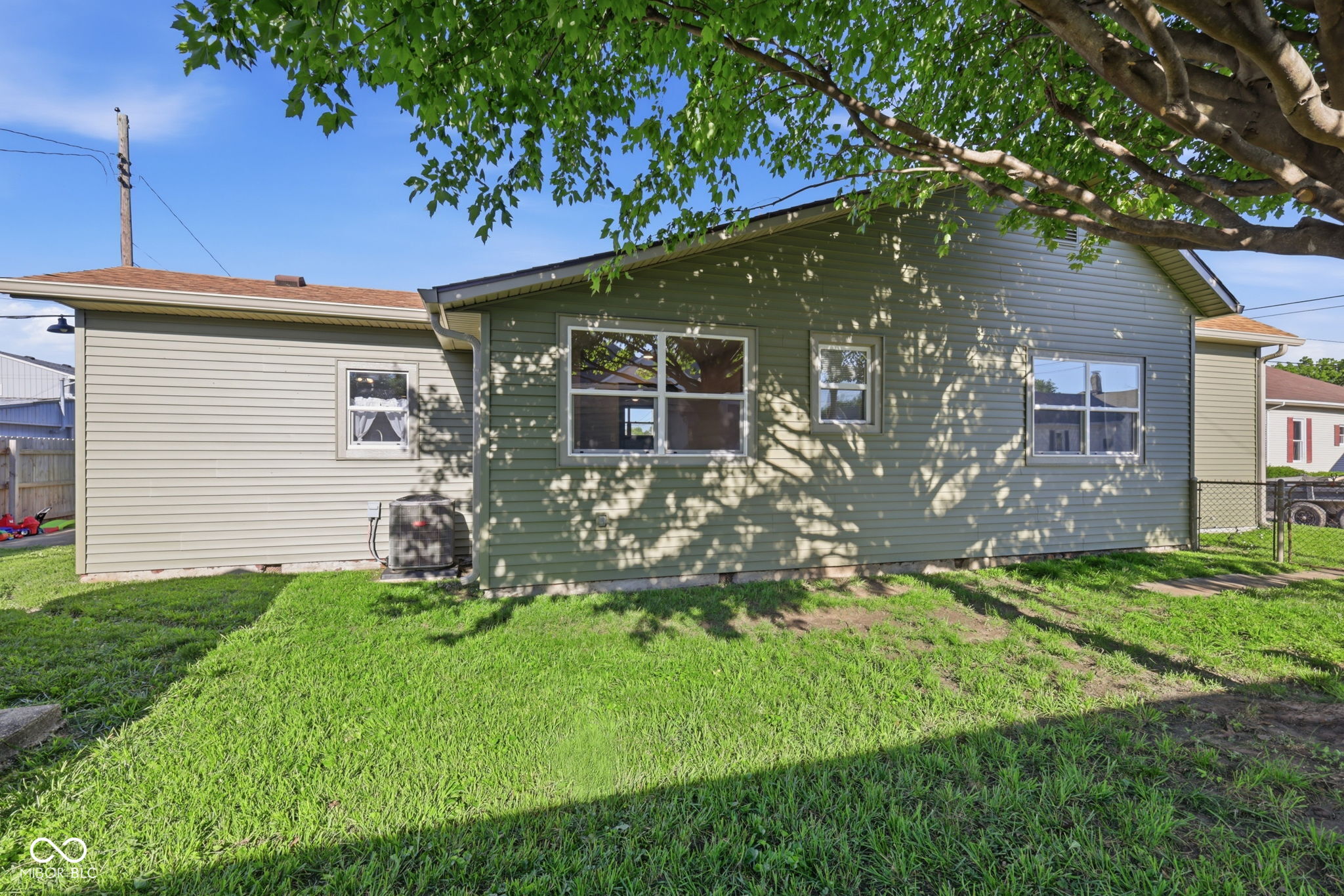 20 W Locust Street