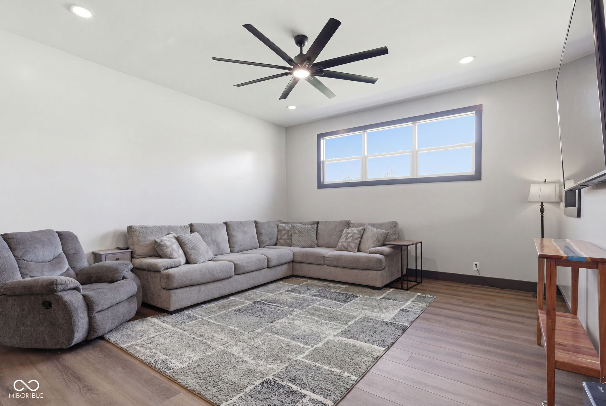 20 W Locust Street
