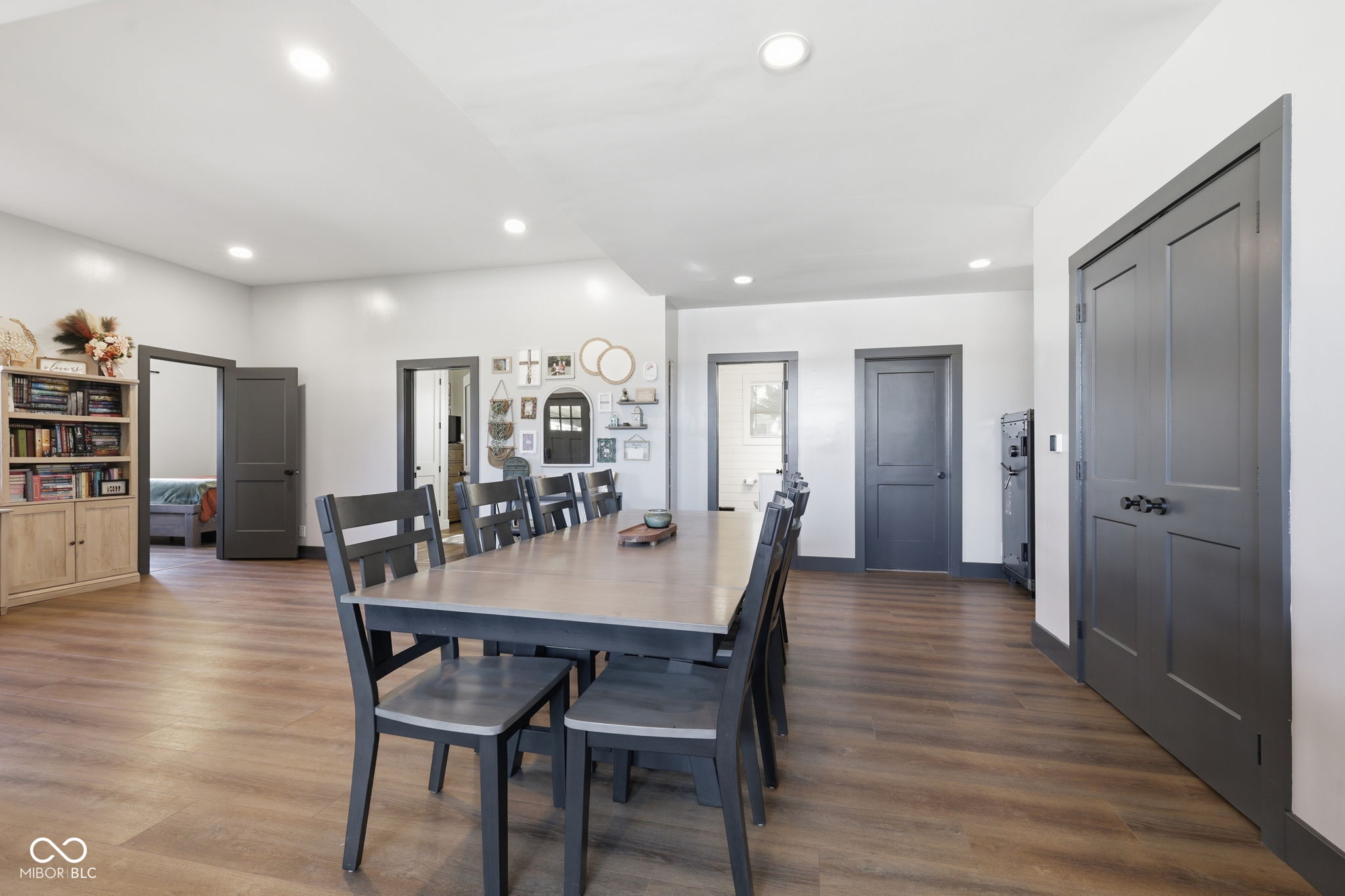 20 W Locust Street