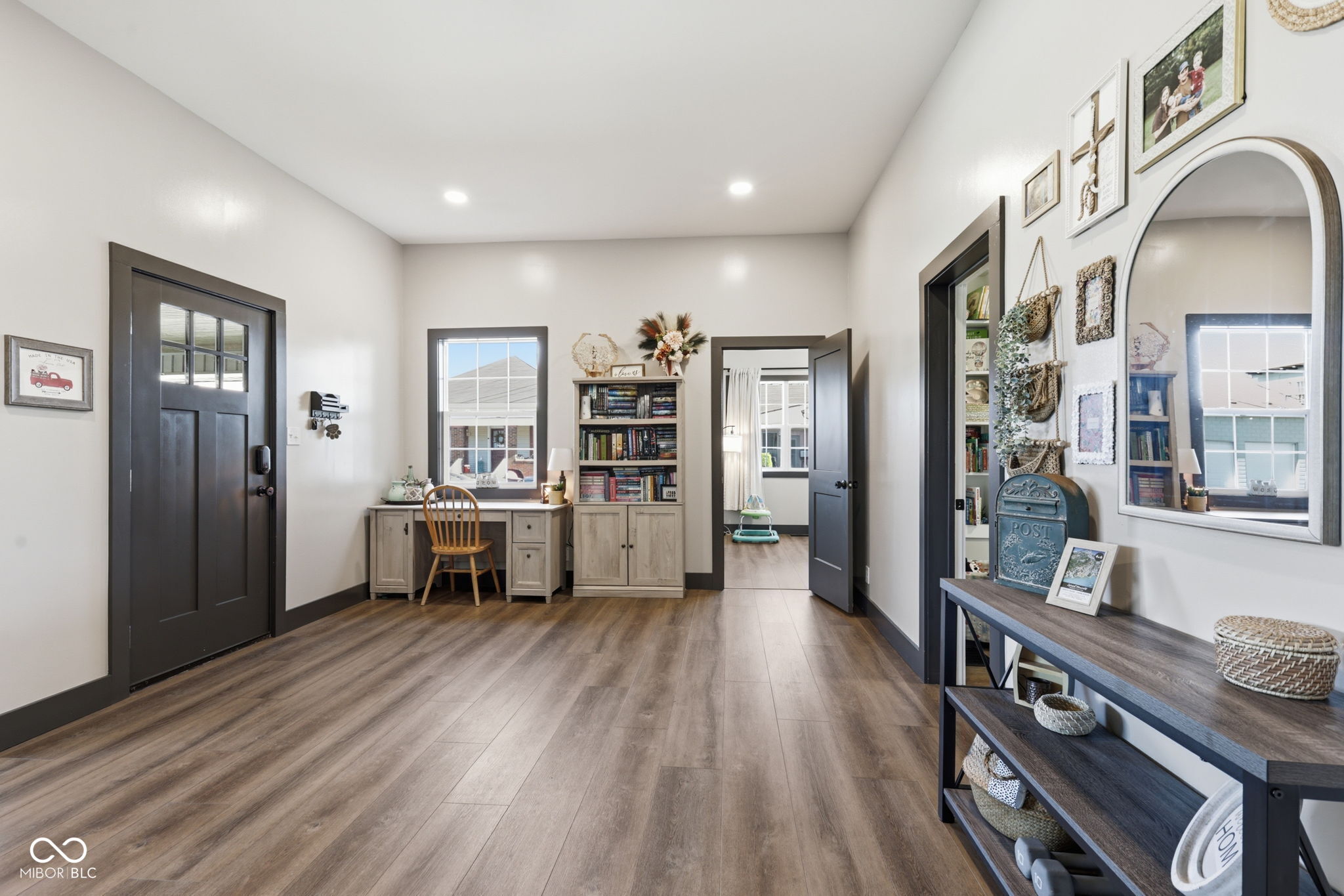 20 W Locust Street
