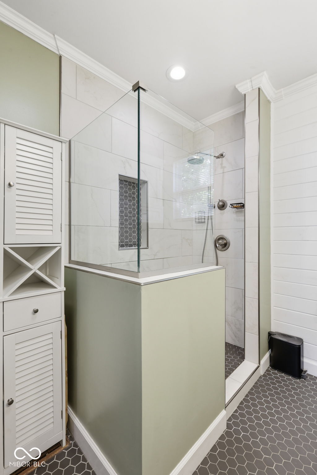 20 W Locust Street