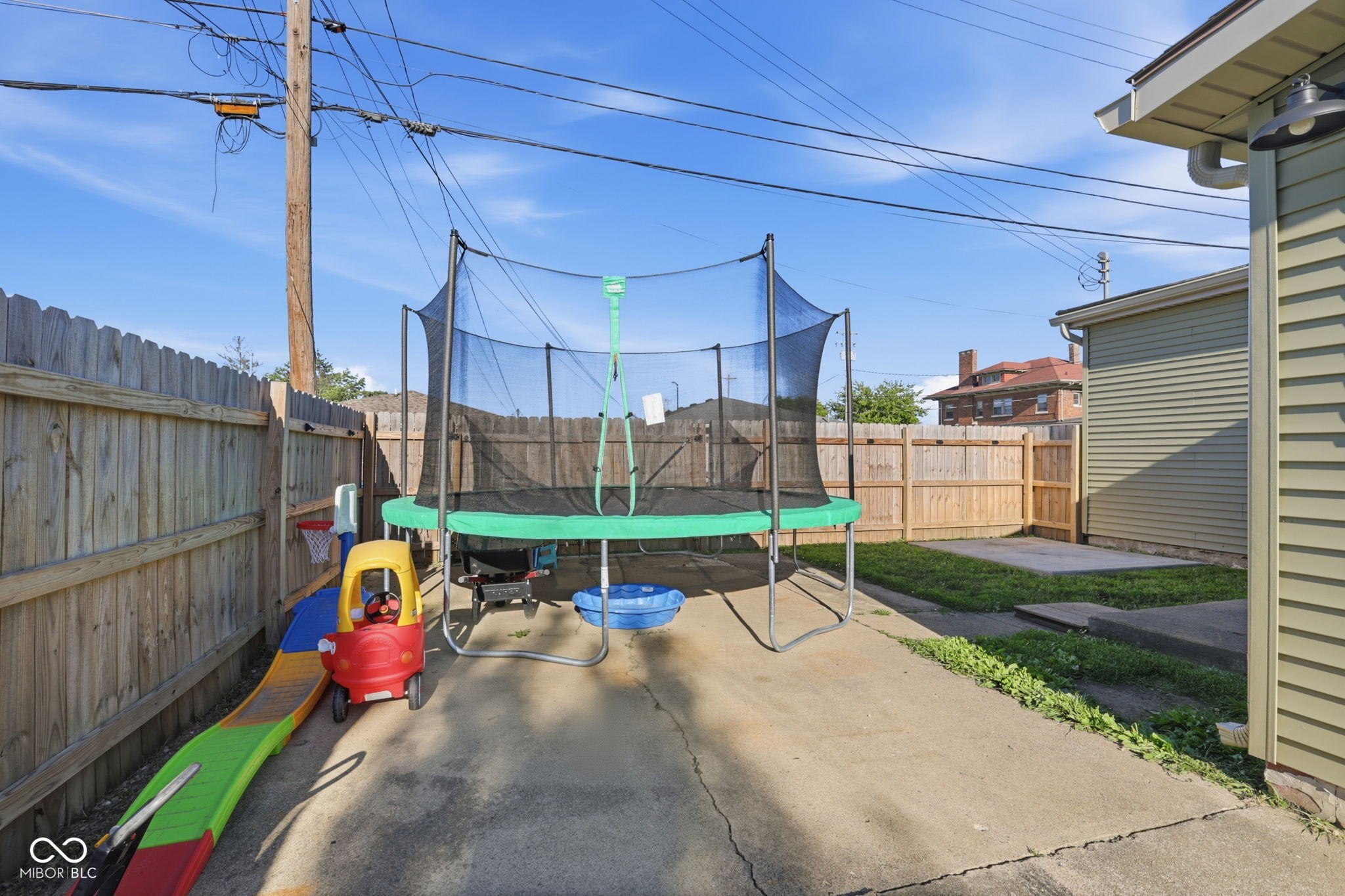 20 W Locust Street