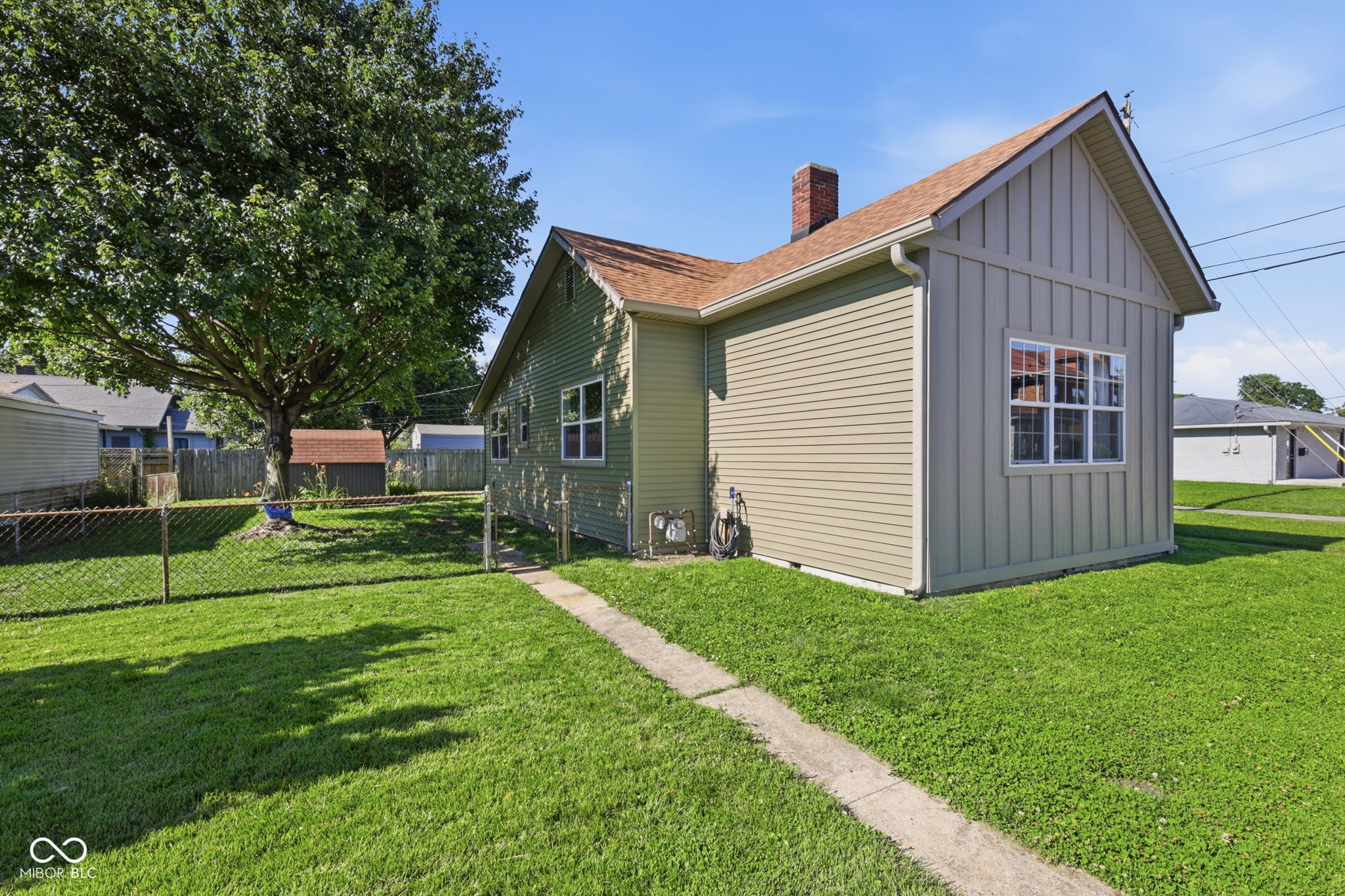20 W Locust Street