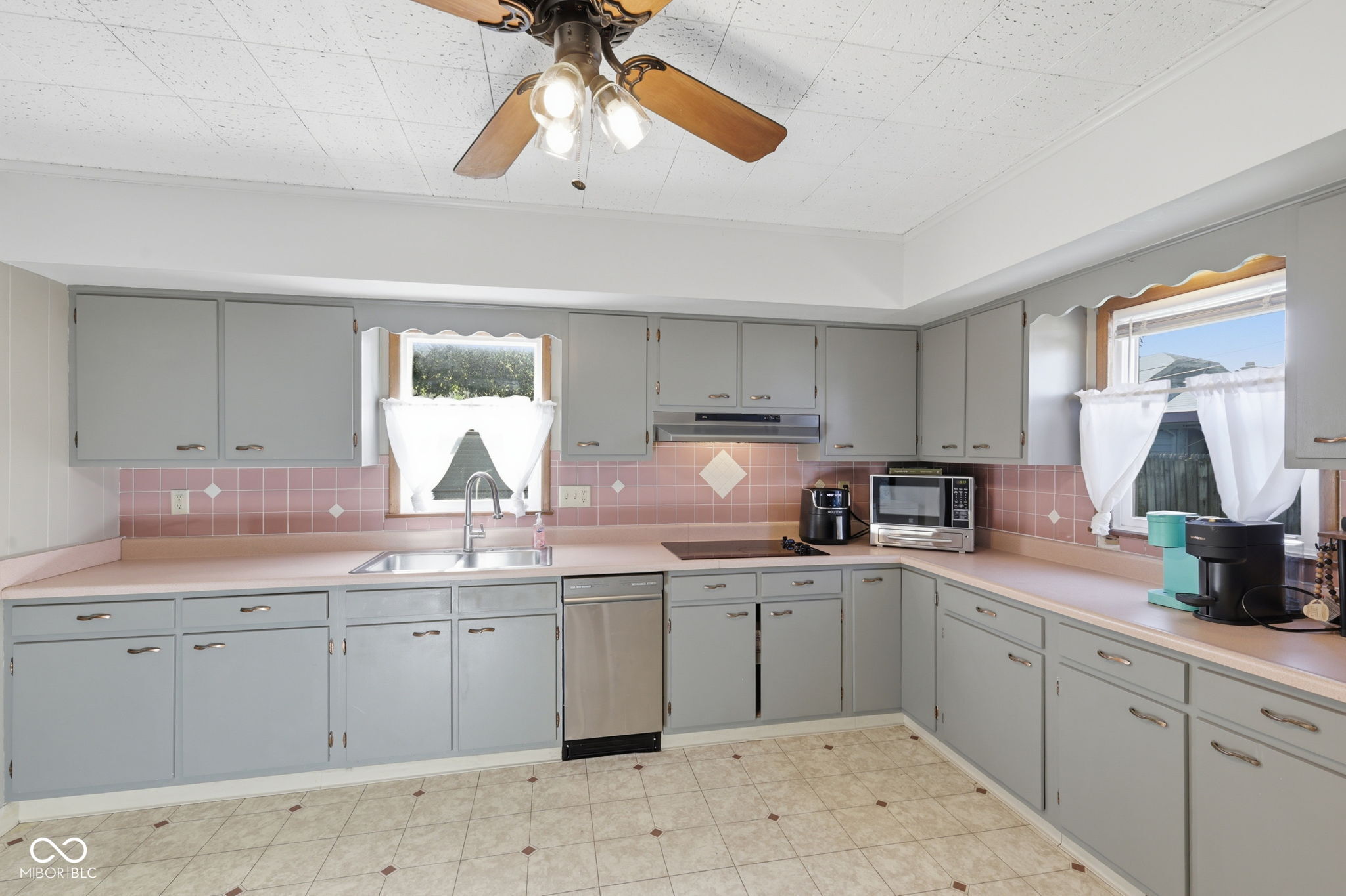 20 W Locust Street