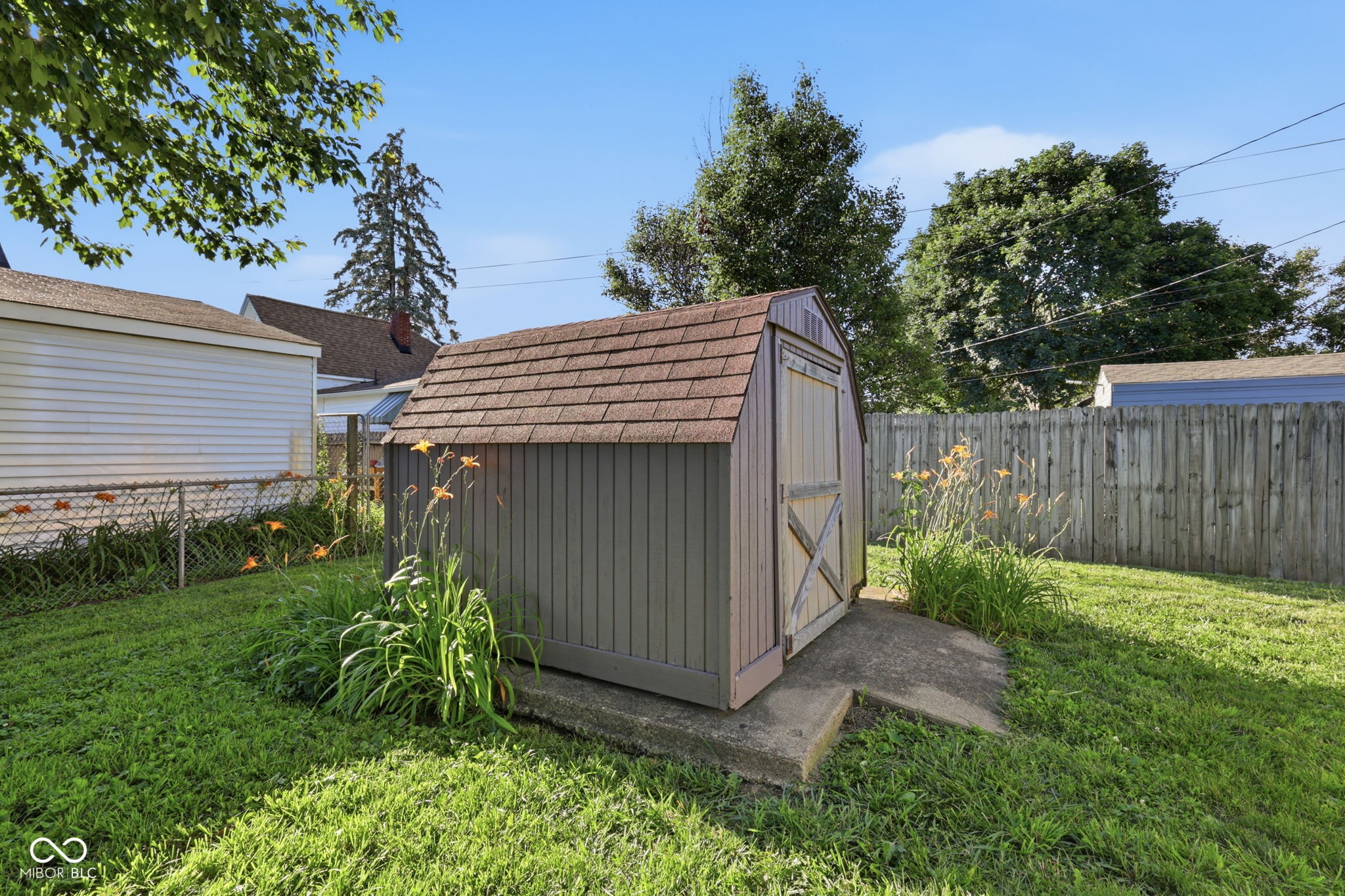 20 W Locust Street