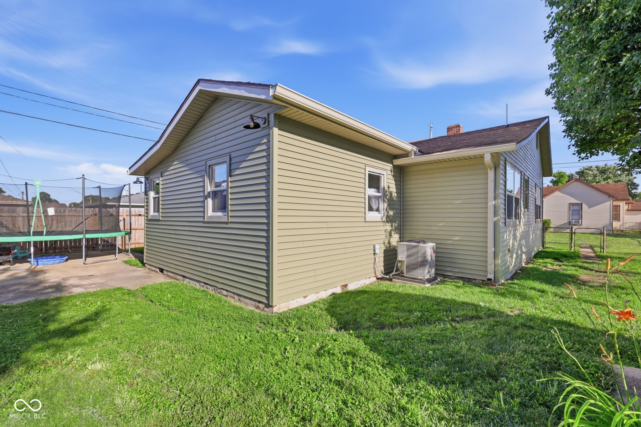 20 W Locust Street