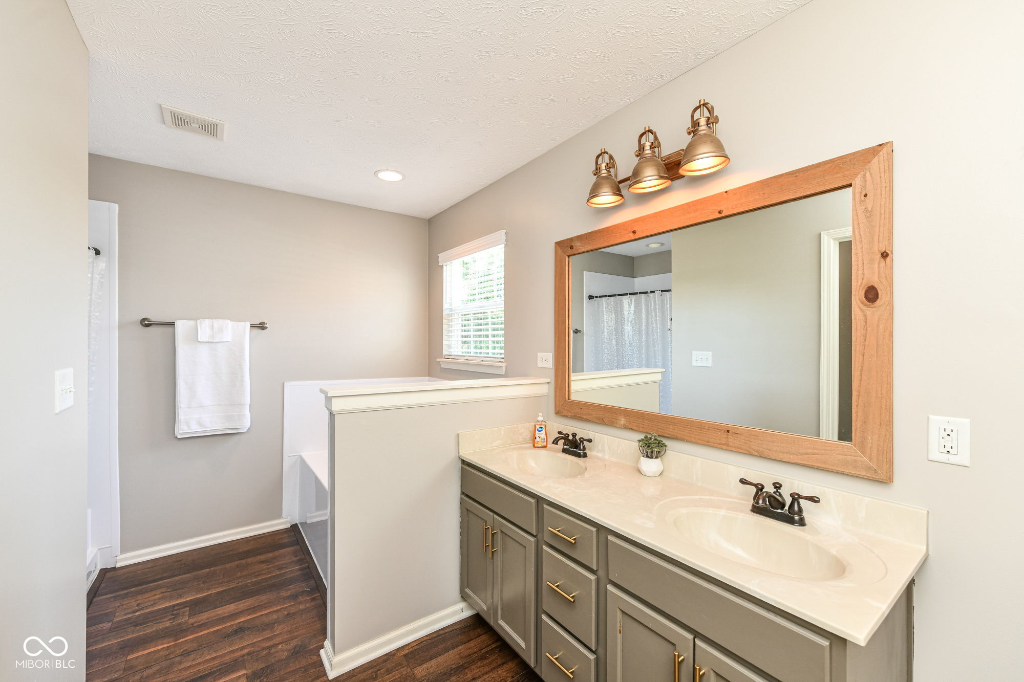 5959 Bladen Drive