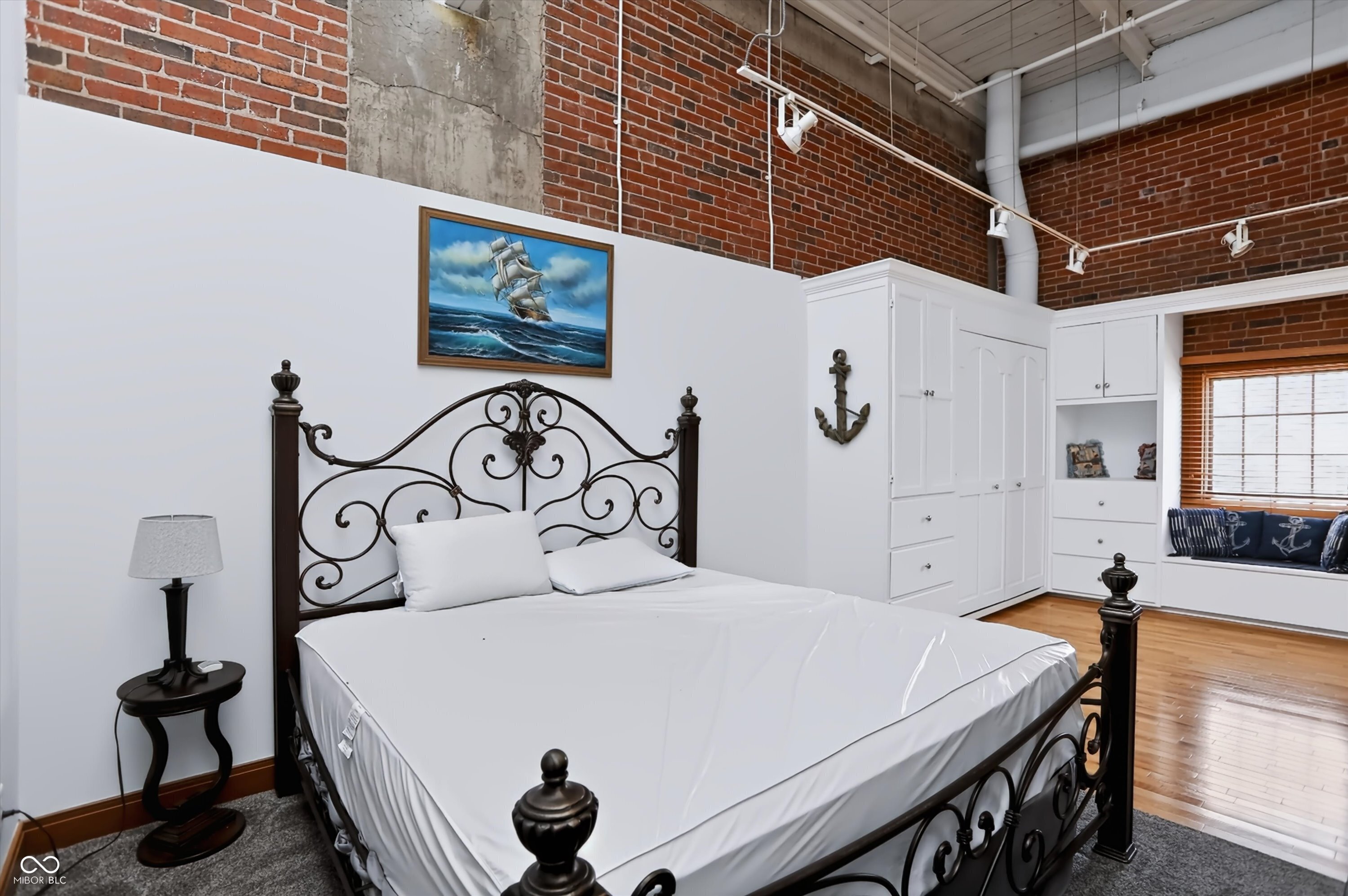 735 Lexington Avenue Unit: 15